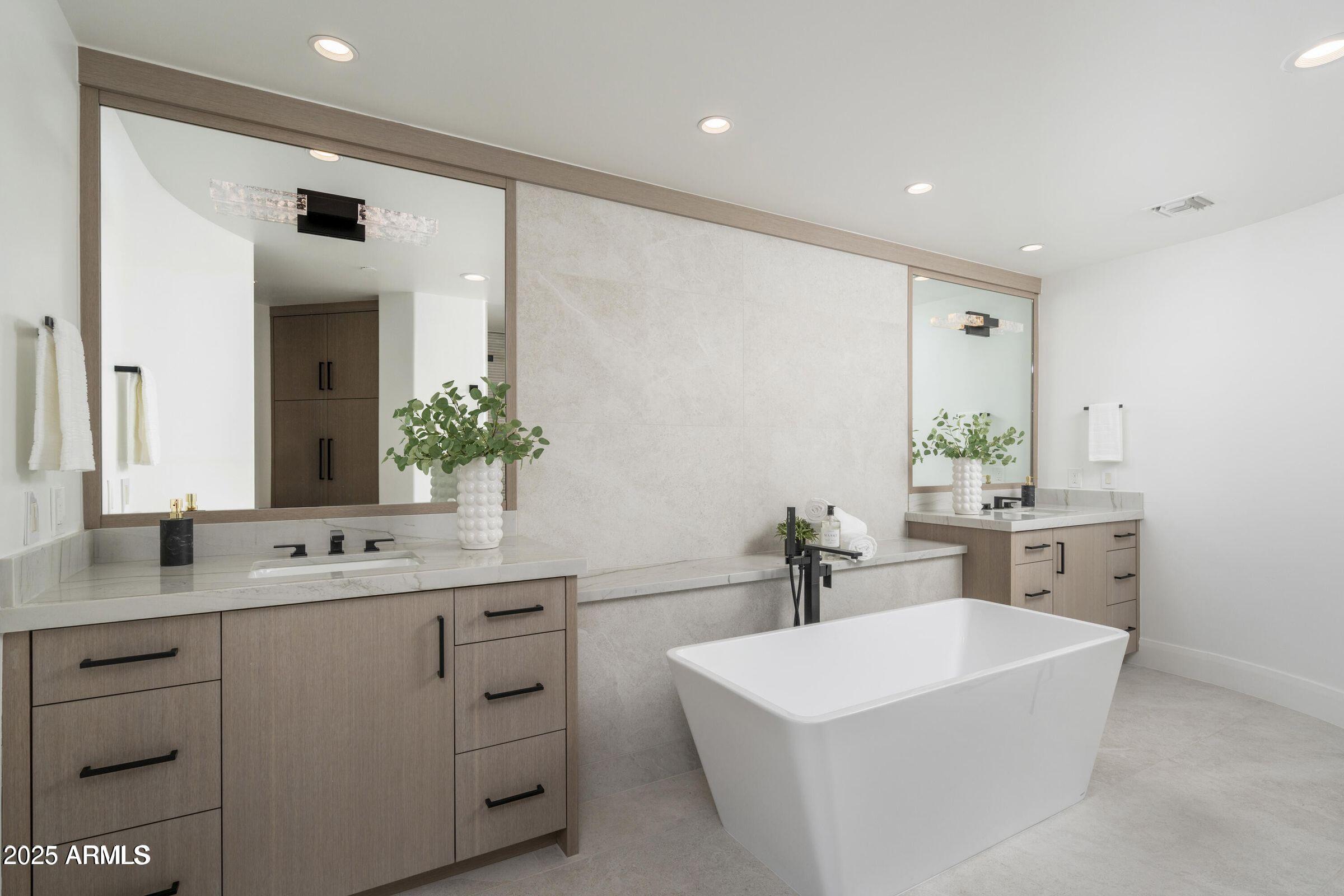 7175 E Camelback Road, 601