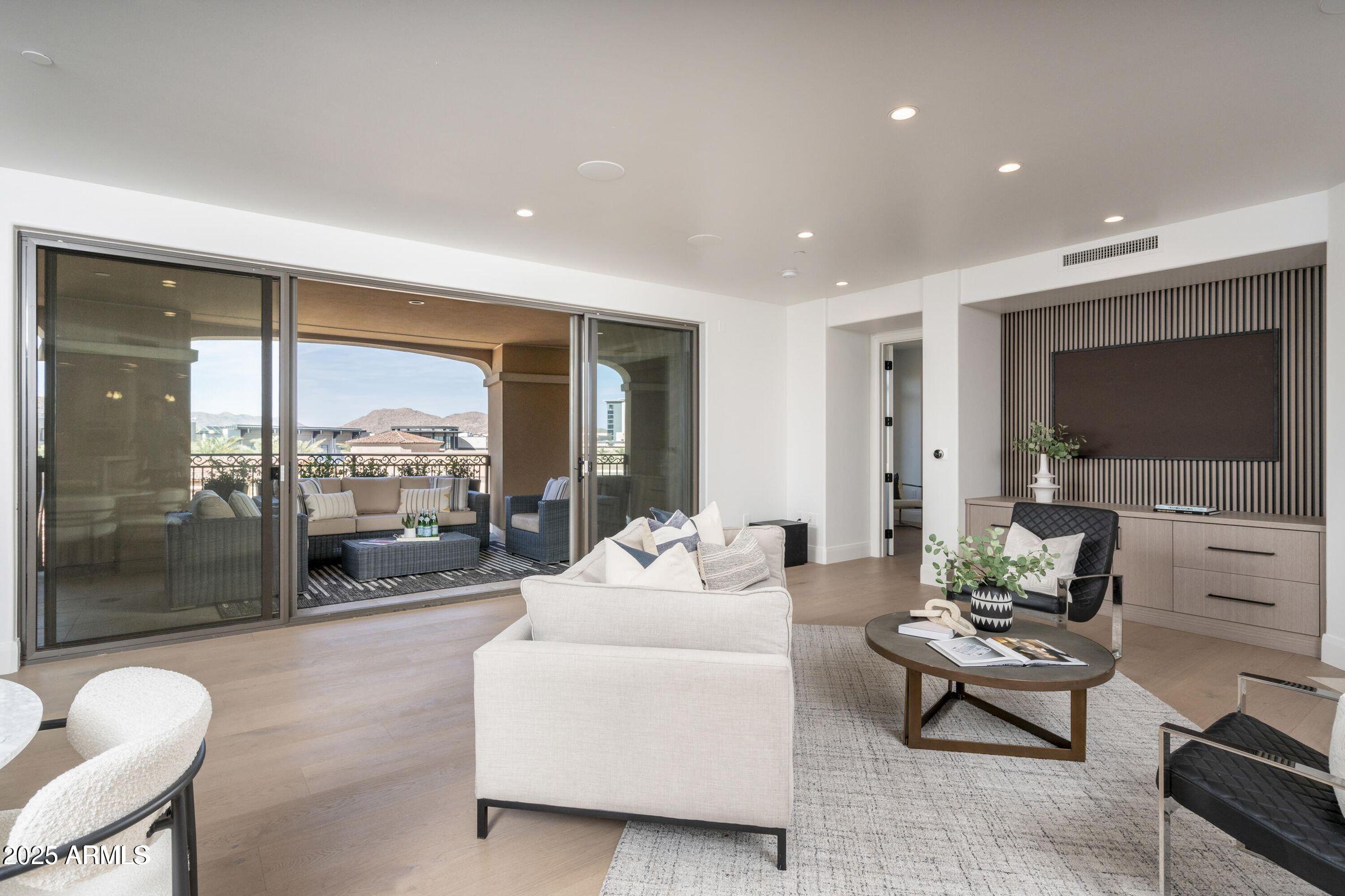 7175 E Camelback Road, 601