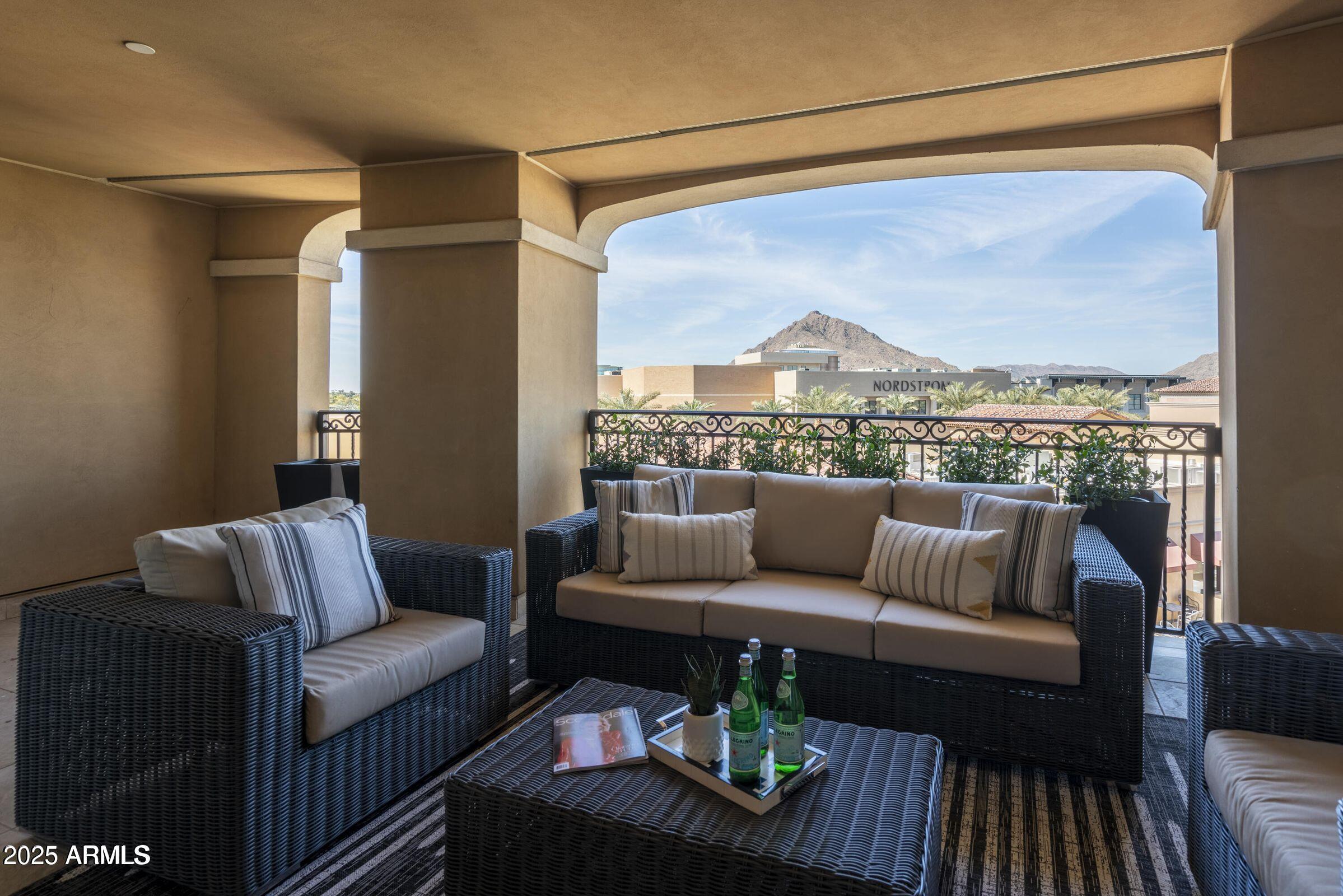 7175 E Camelback Road, 601