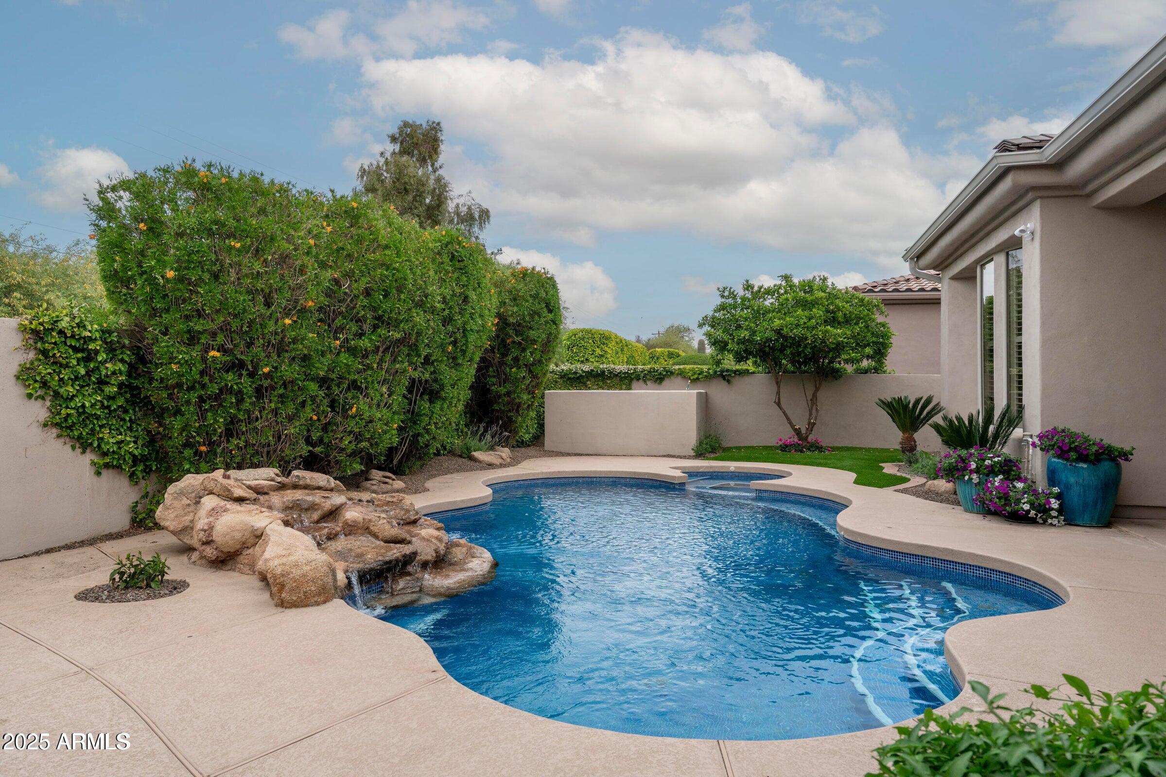 7438 E Cactus Wren Road