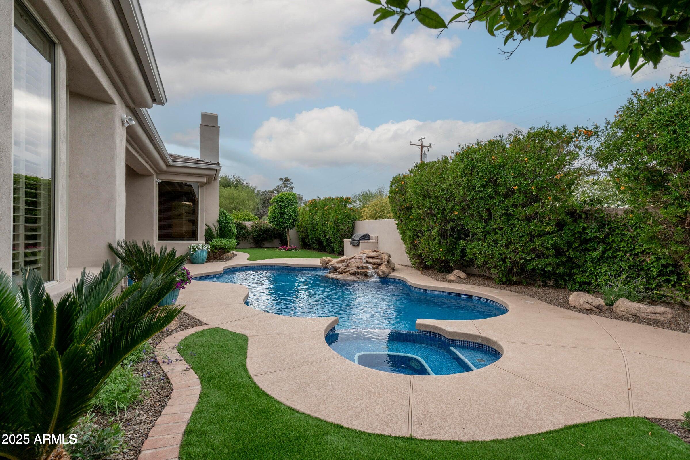 7438 E Cactus Wren Road