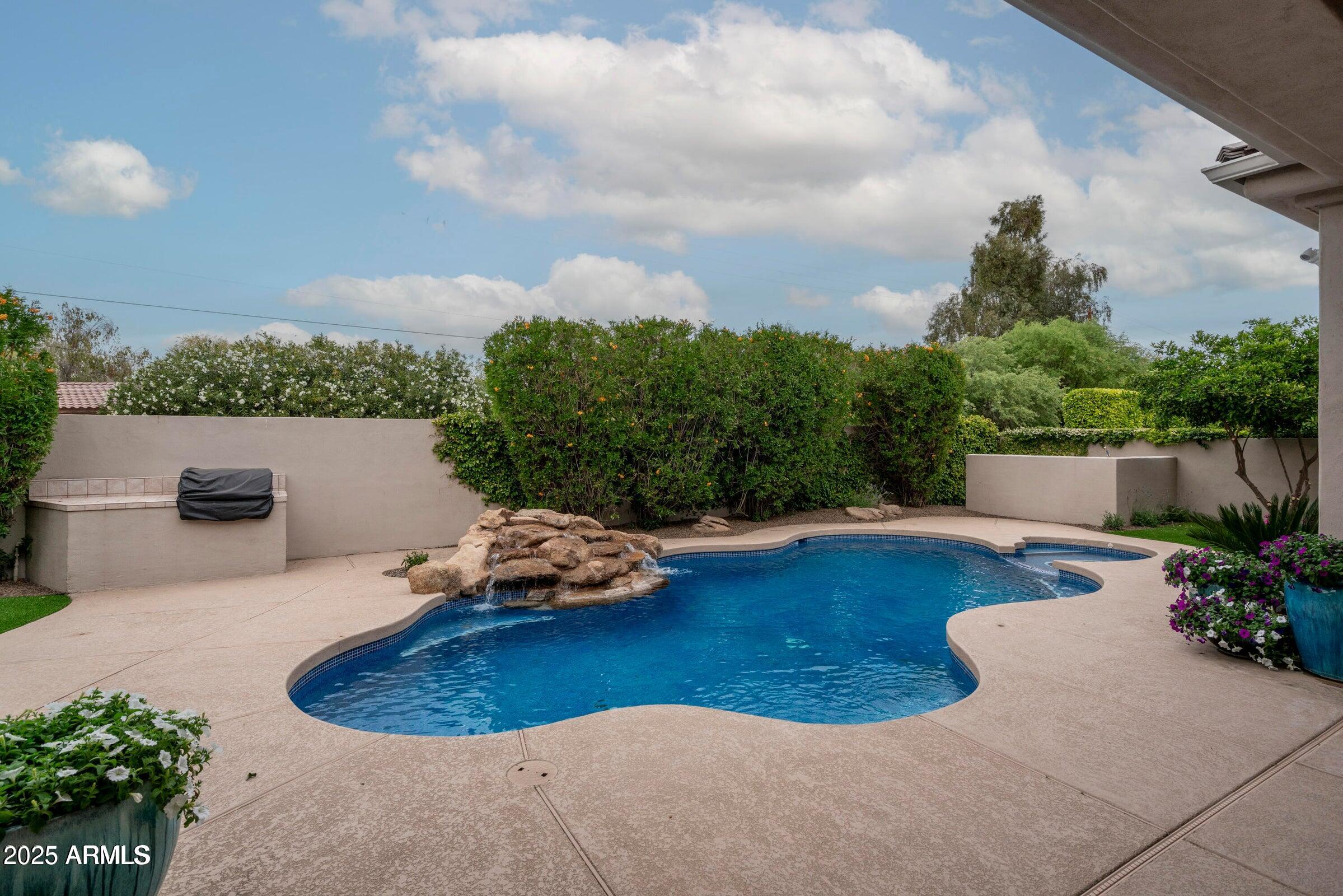 7438 E Cactus Wren Road
