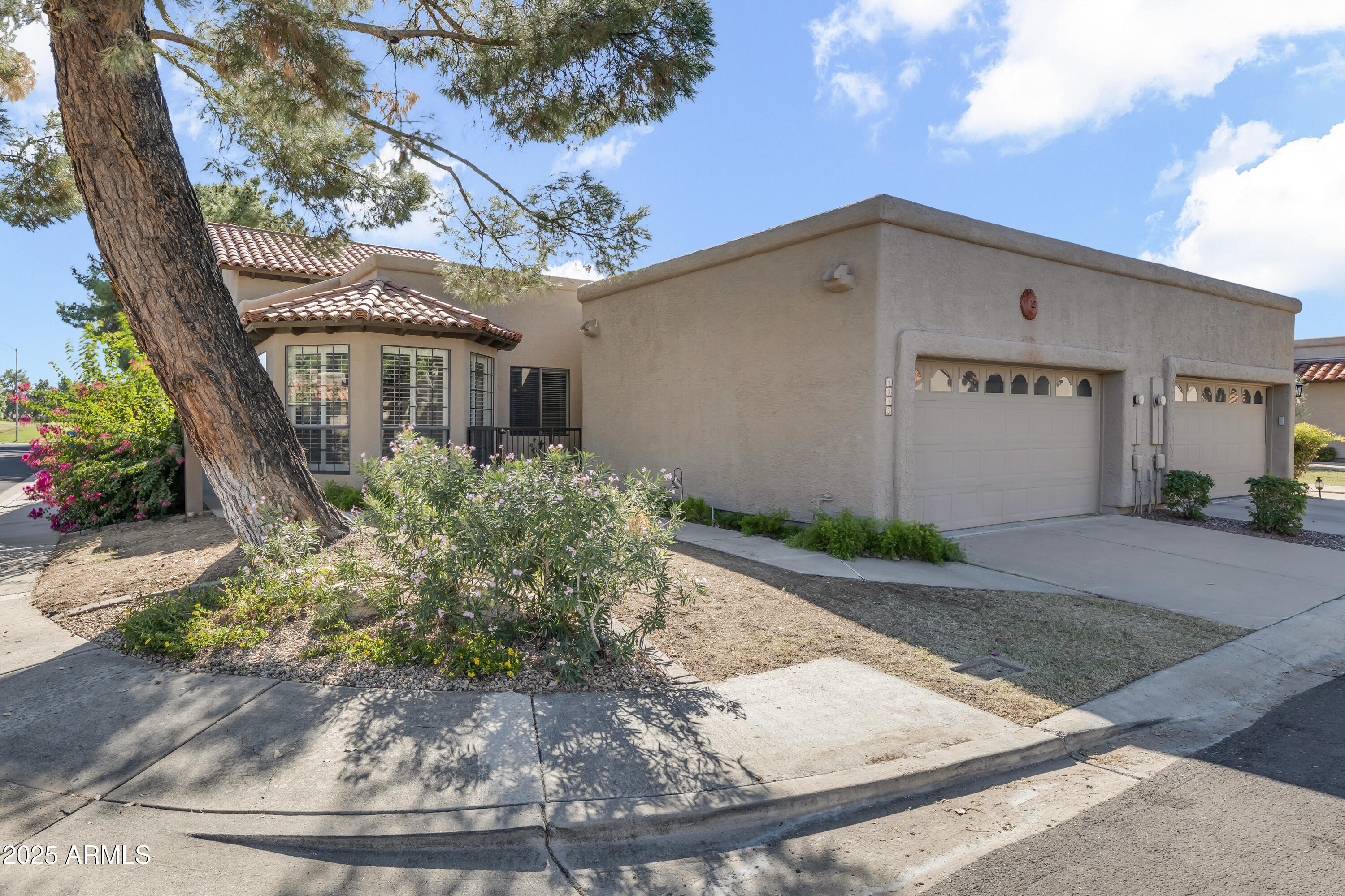 4043 E Paradise Drive