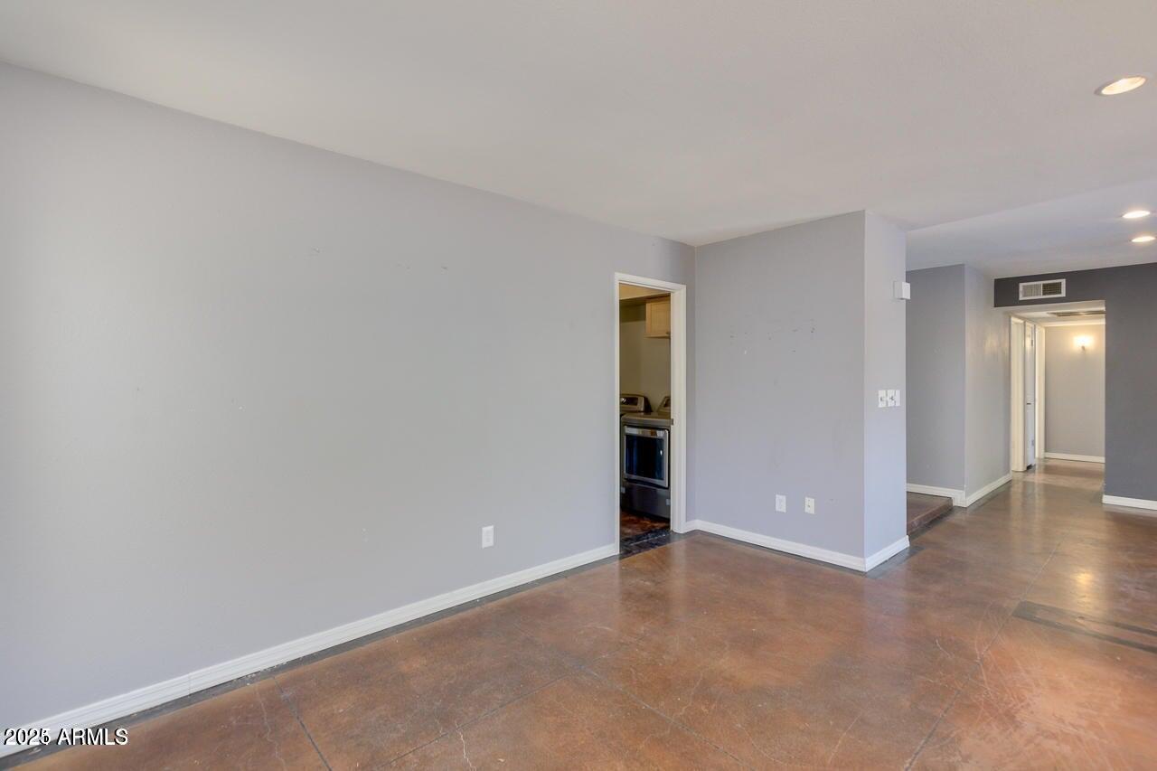 3832 E Bloomfield Road