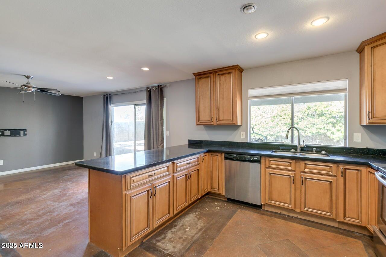 3832 E Bloomfield Road