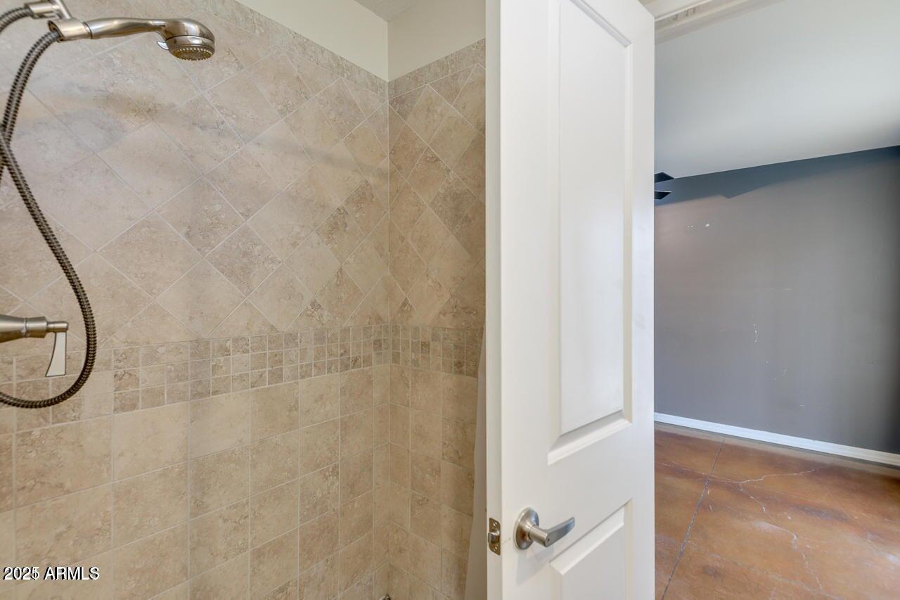 3832 E Bloomfield Road