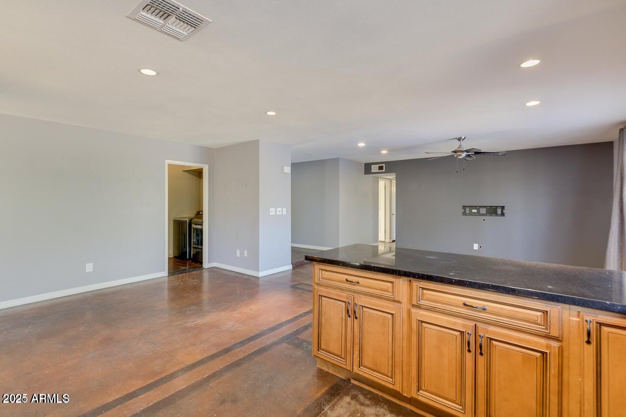 3832 E Bloomfield Road