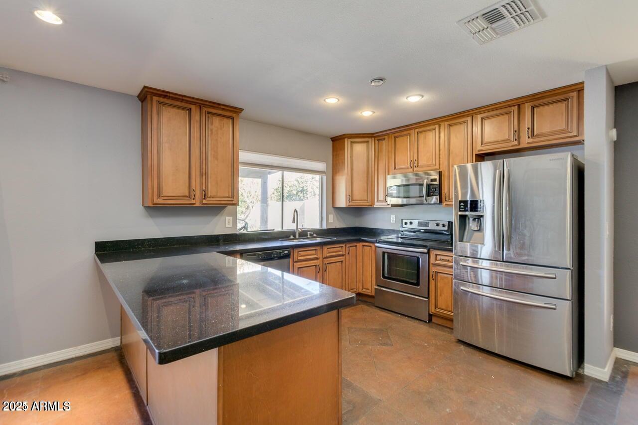 3832 E Bloomfield Road