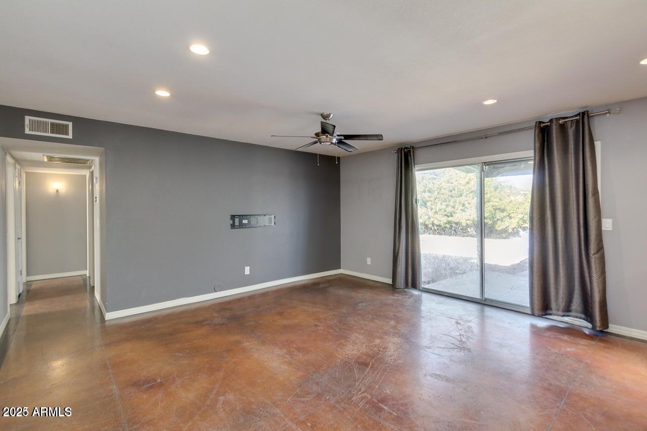 3832 E Bloomfield Road