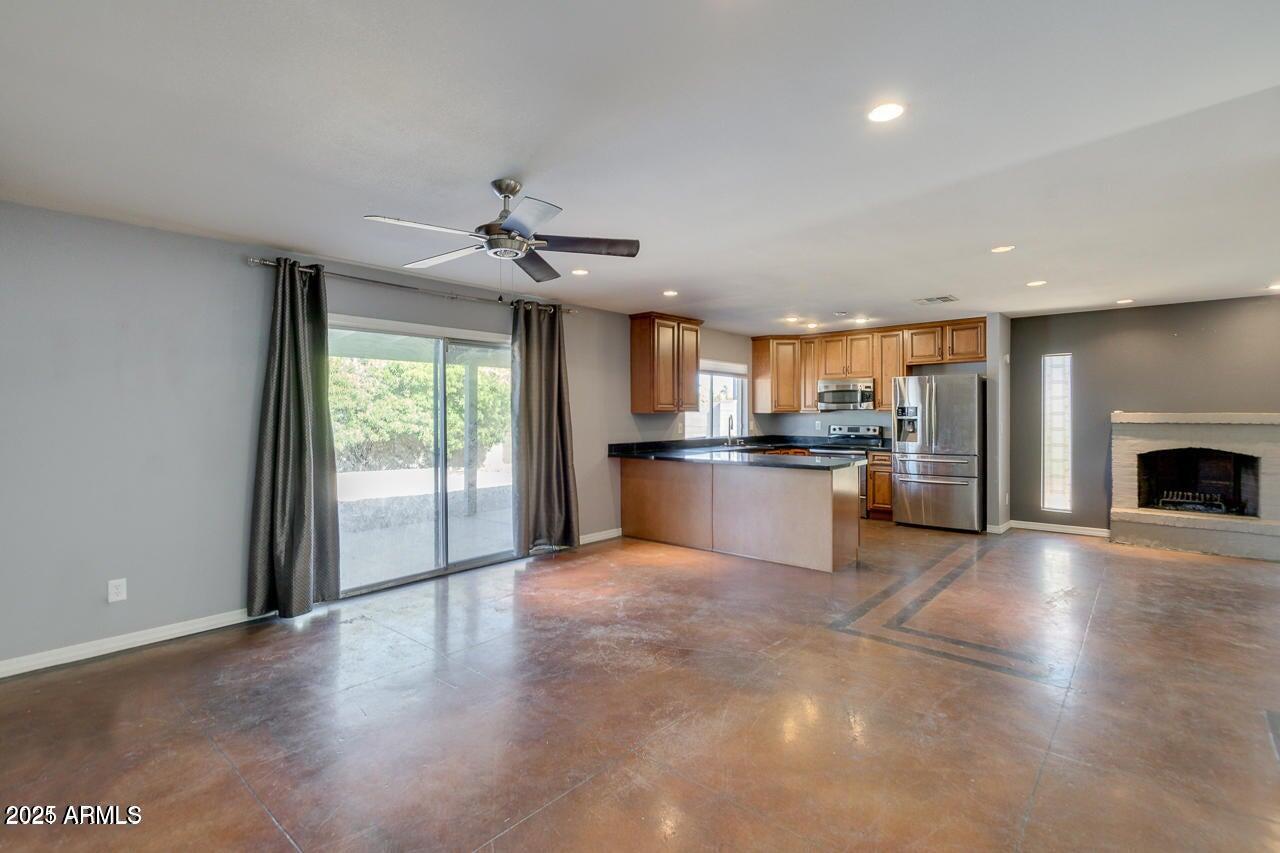 3832 E Bloomfield Road