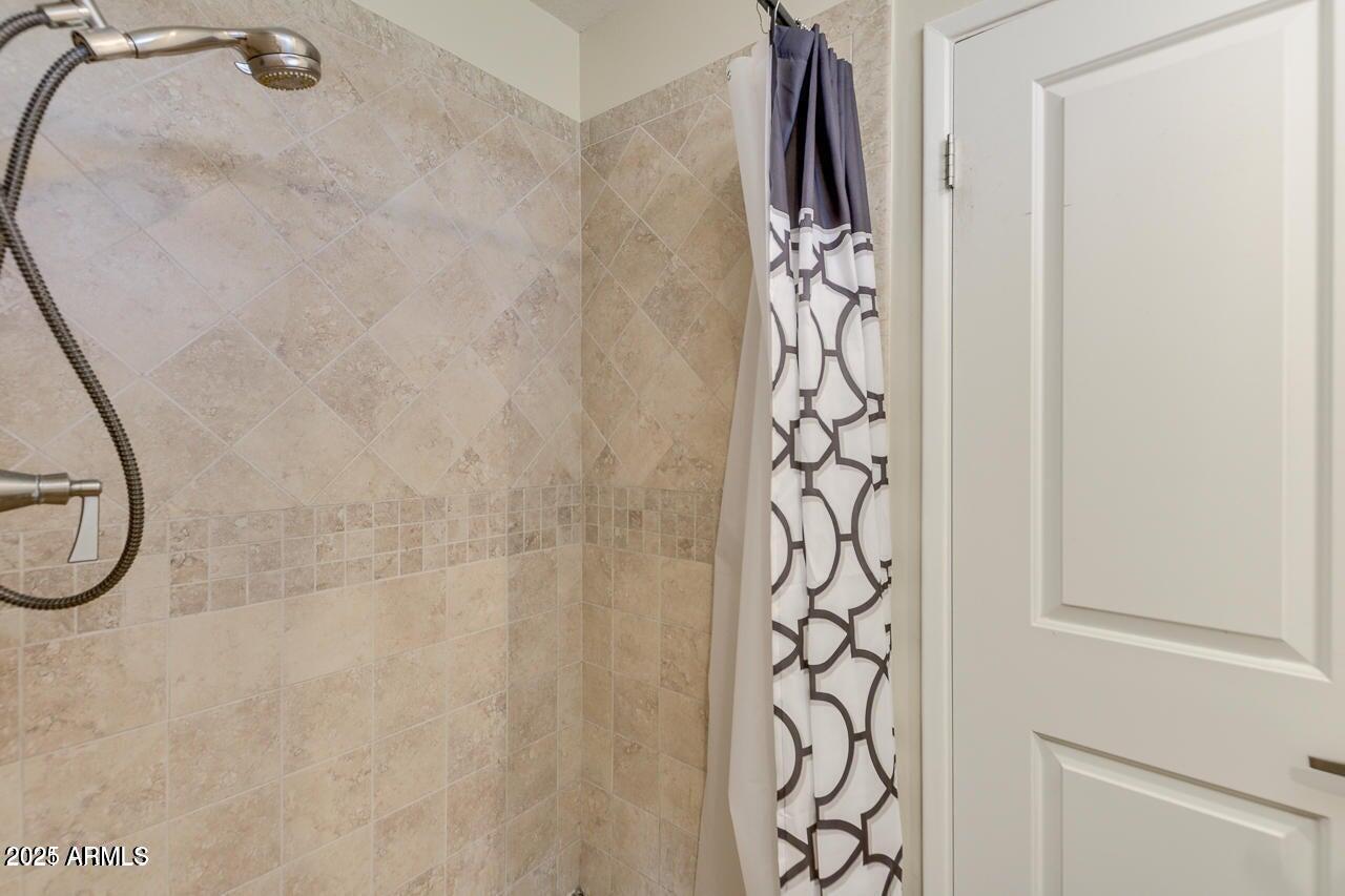 3832 E Bloomfield Road