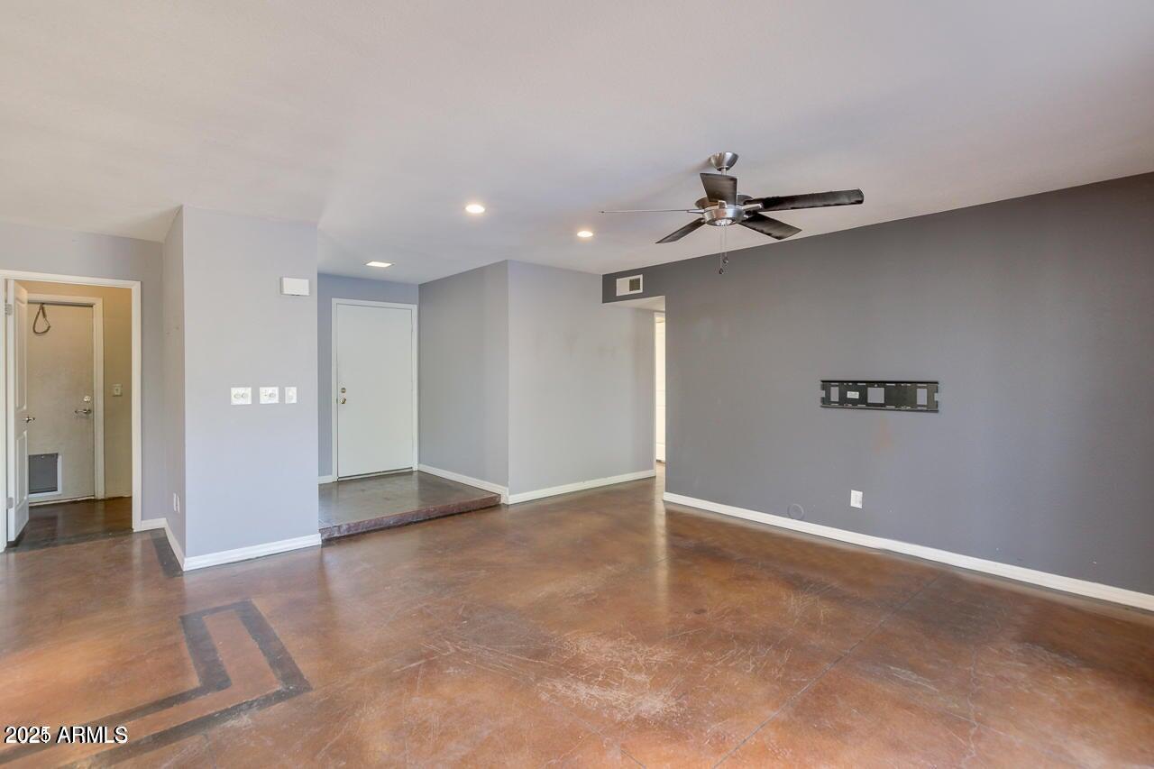 3832 E Bloomfield Road