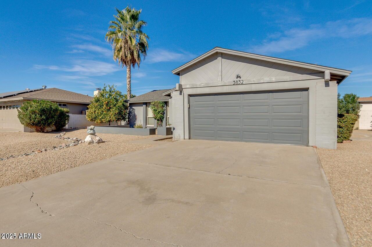 3832 E Bloomfield Road