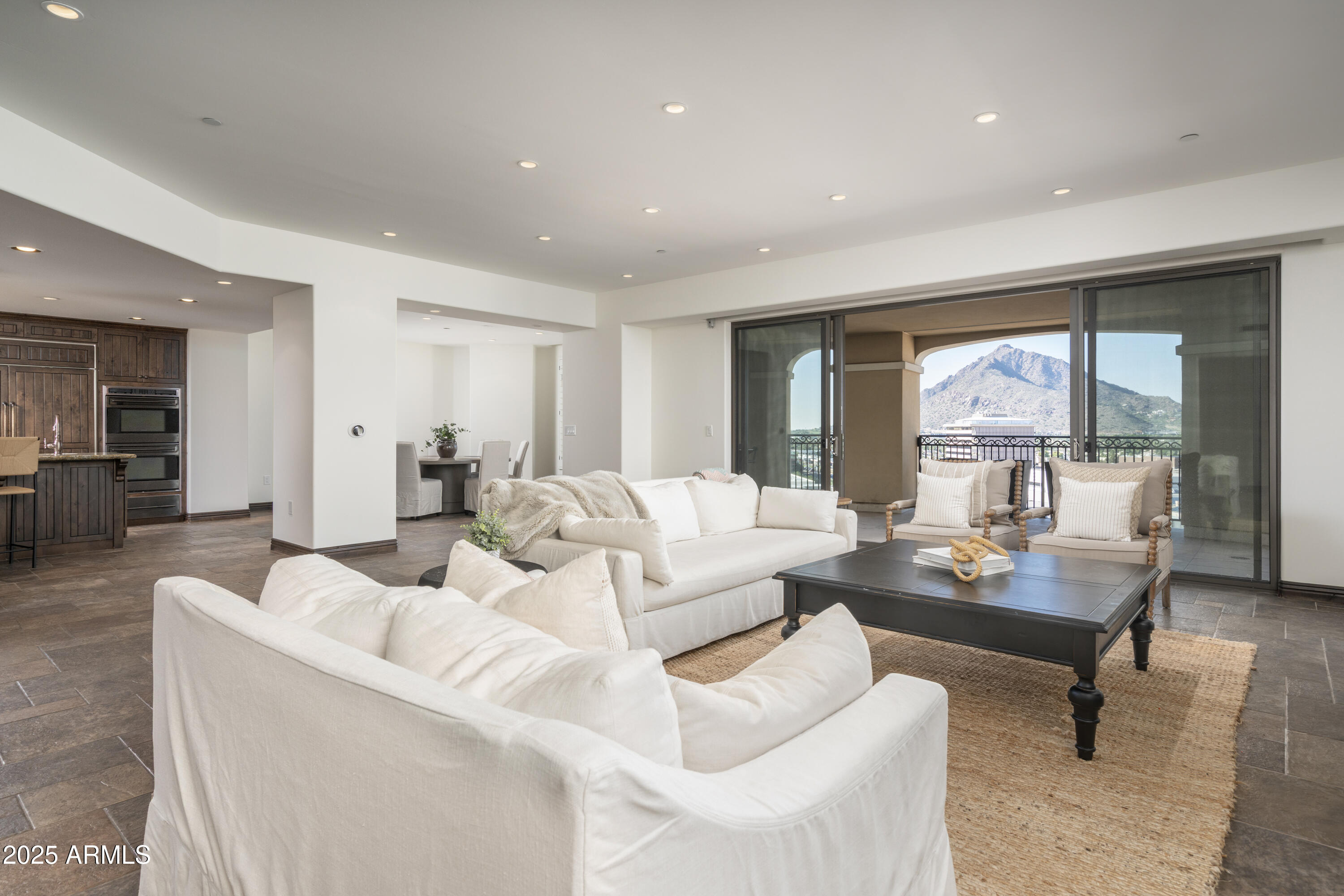 7175 E Camelback Road 1201