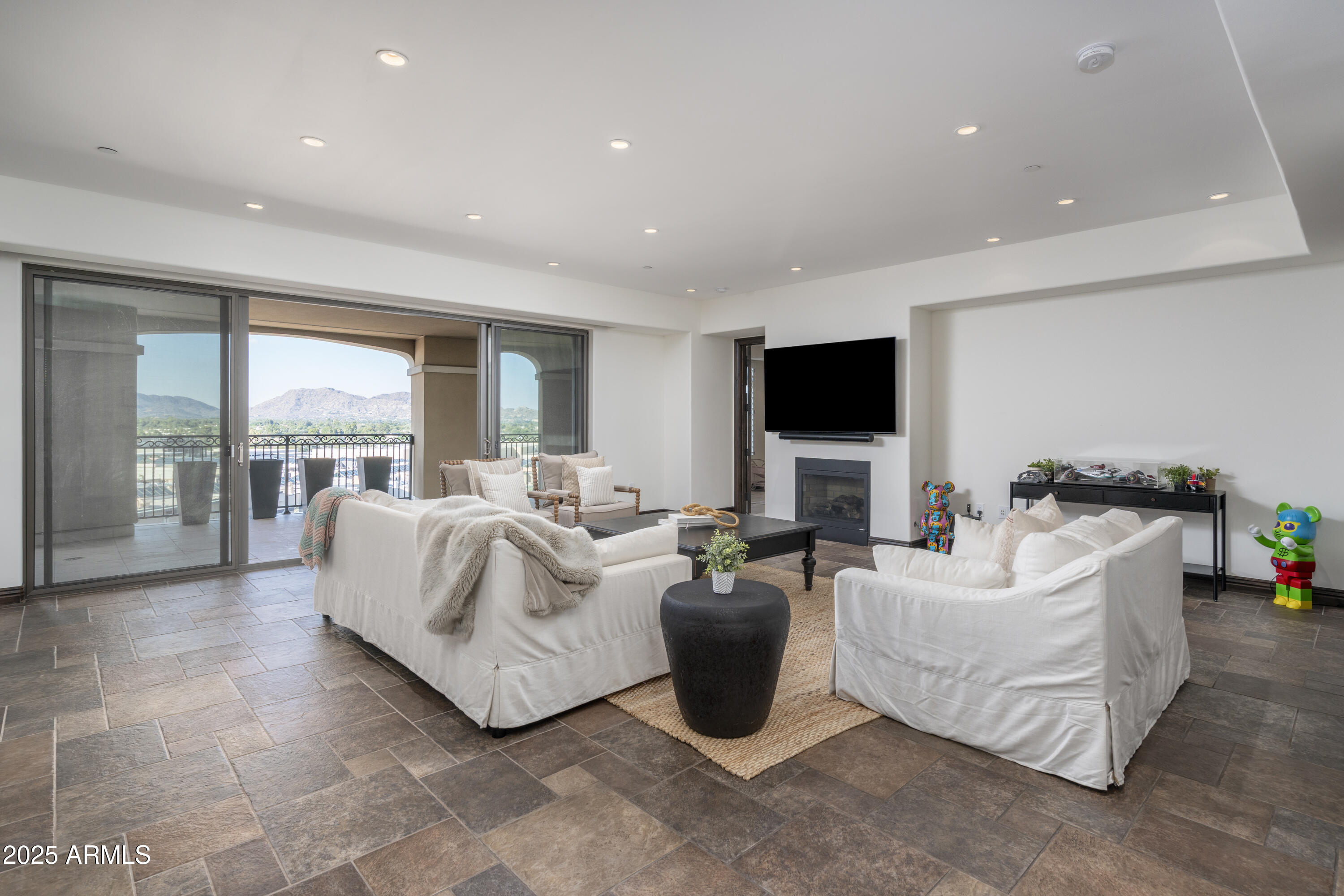 7175 E Camelback Road 1201