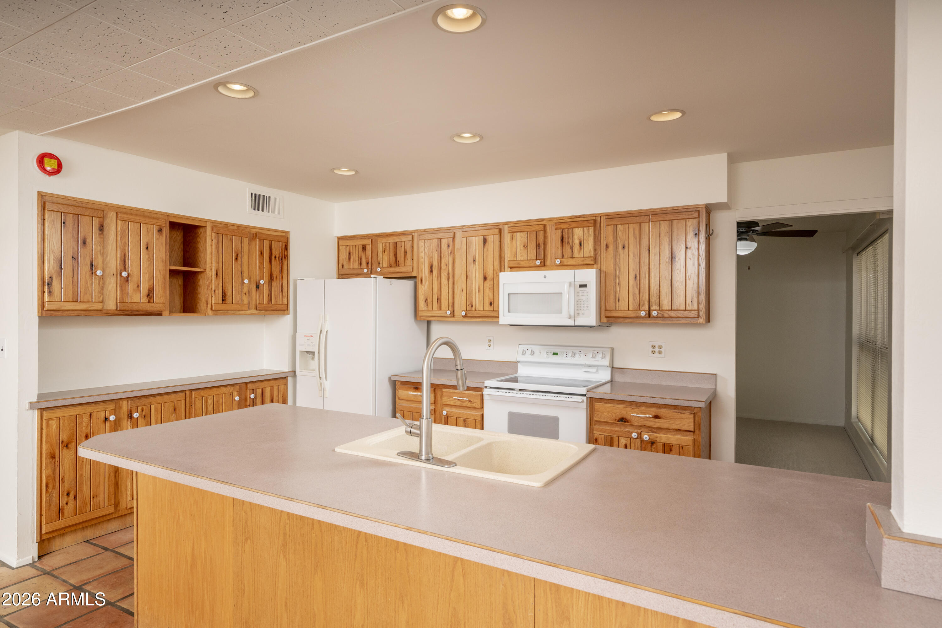 3001 E Cholla Street