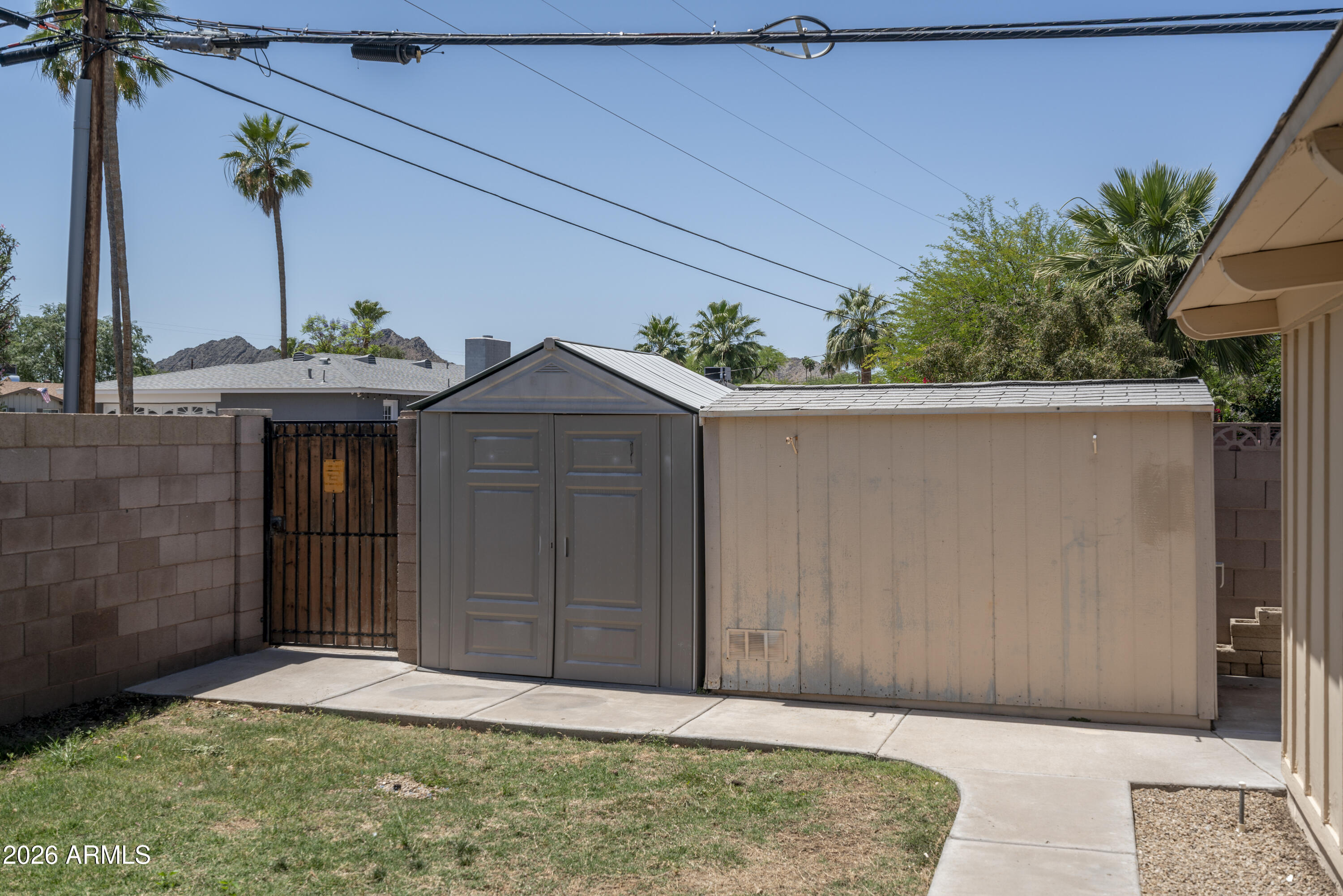 3001 E Cholla Street