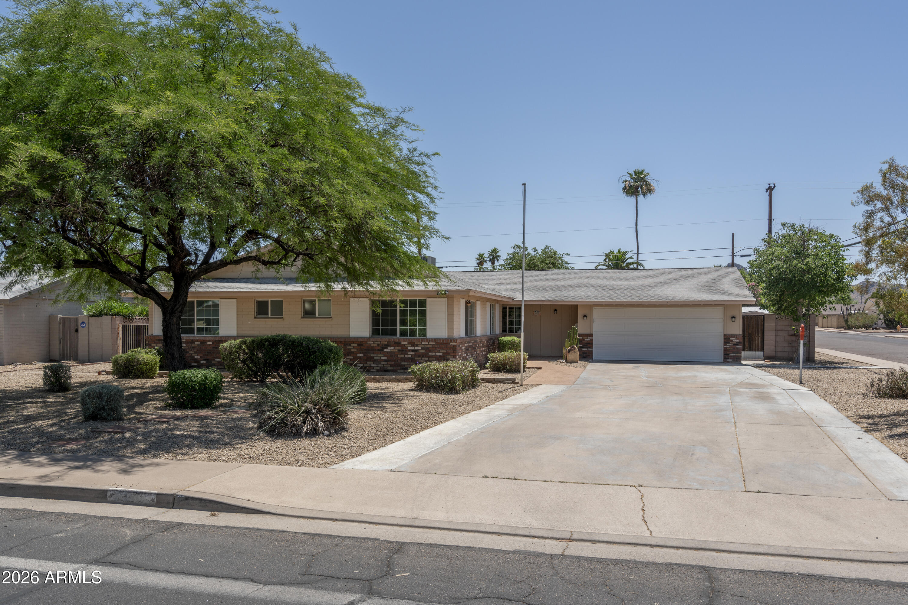 3001 E Cholla Street