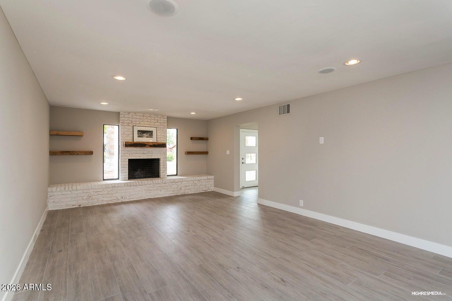 4210 N 34th Place