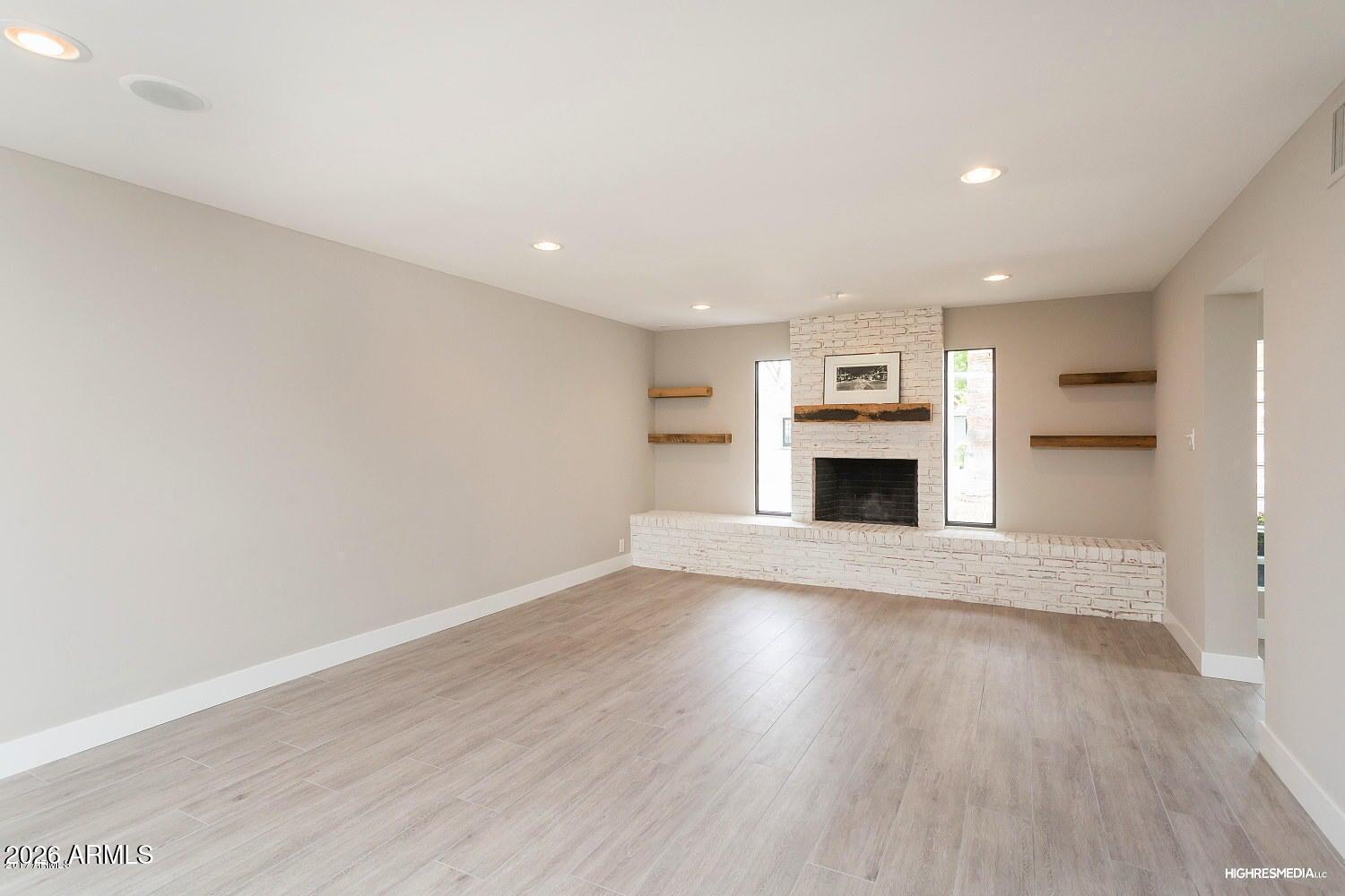 4210 N 34th Place