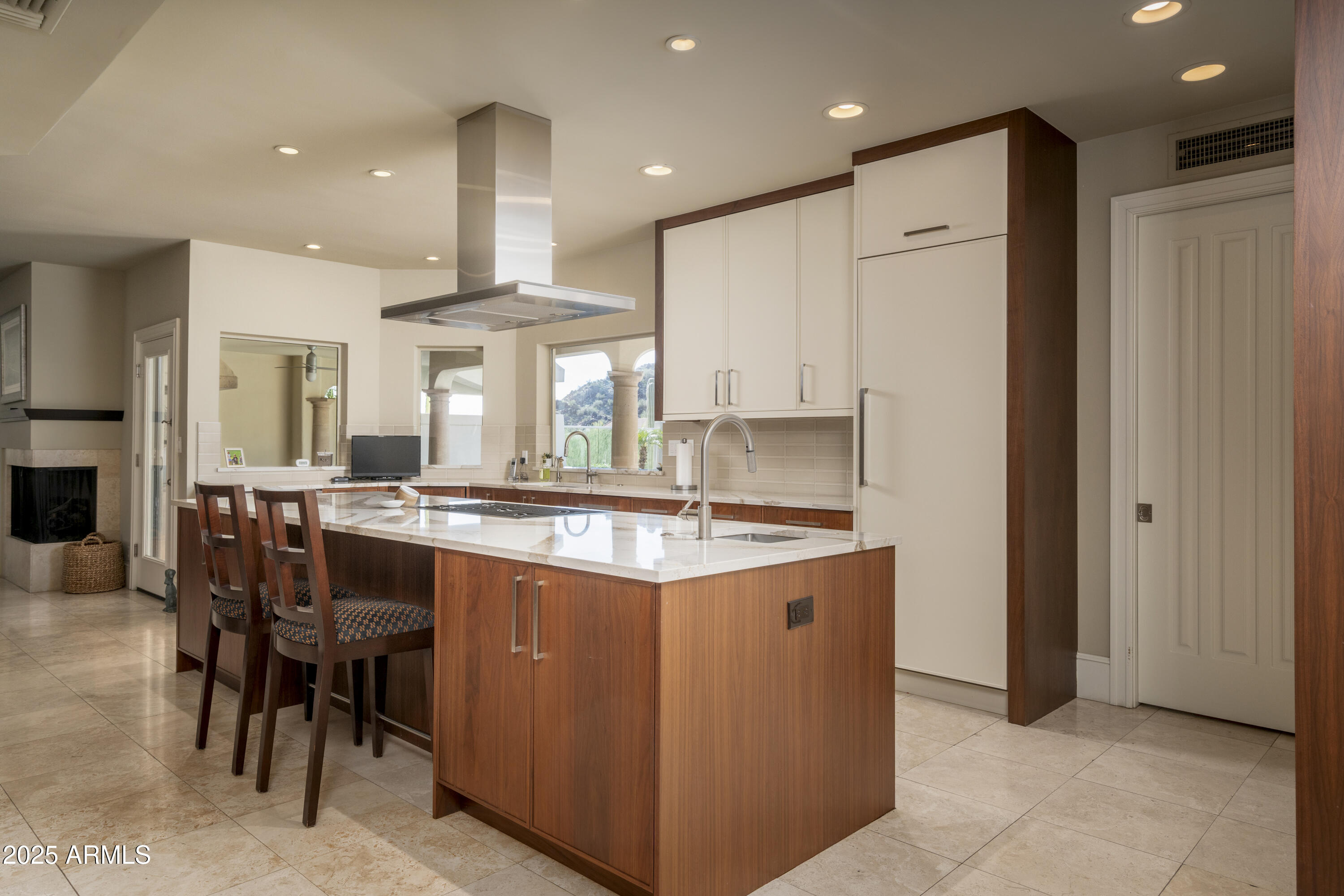 3500 E LINCOLN Drive 17
