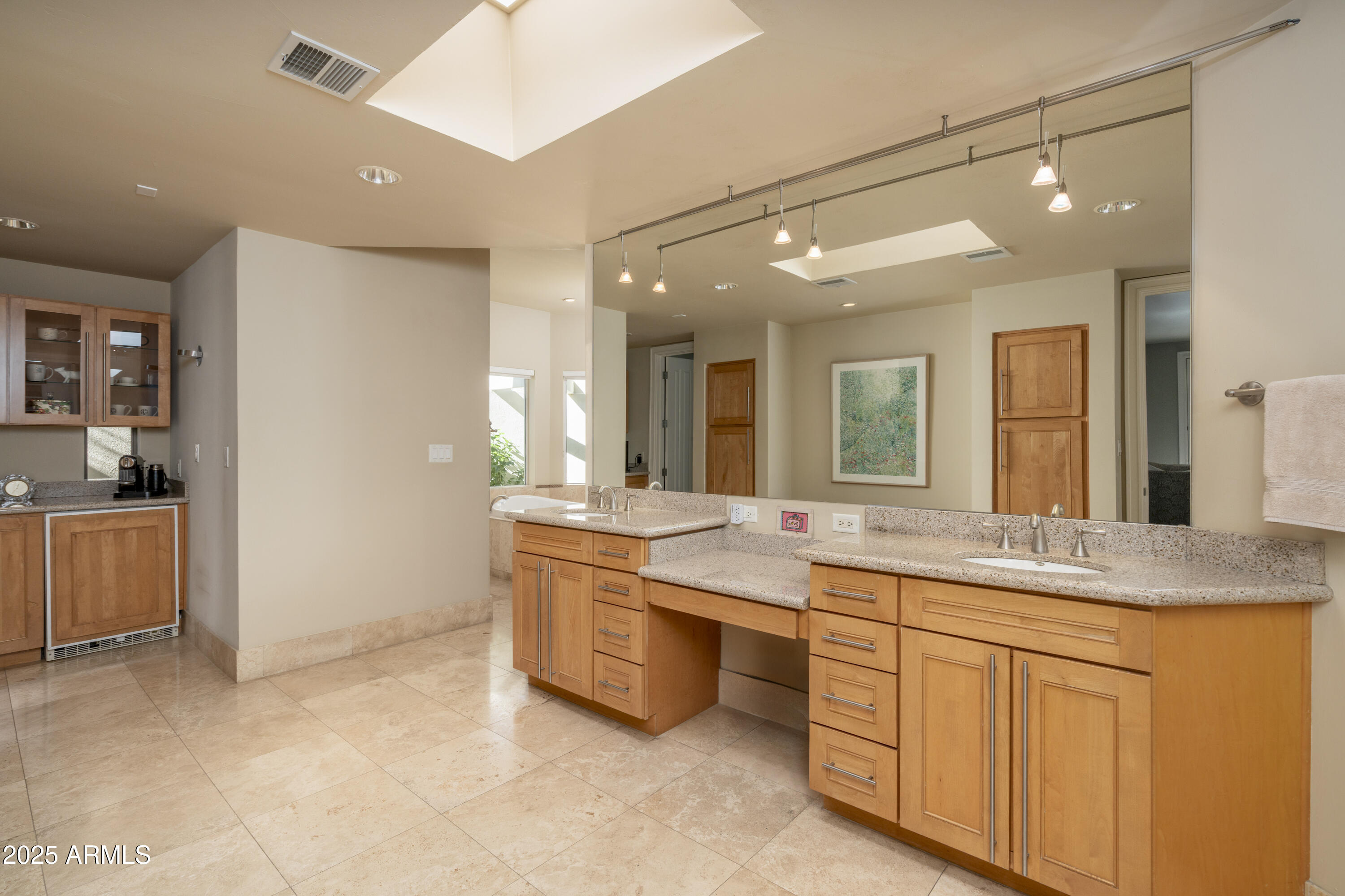 3500 E LINCOLN Drive 17