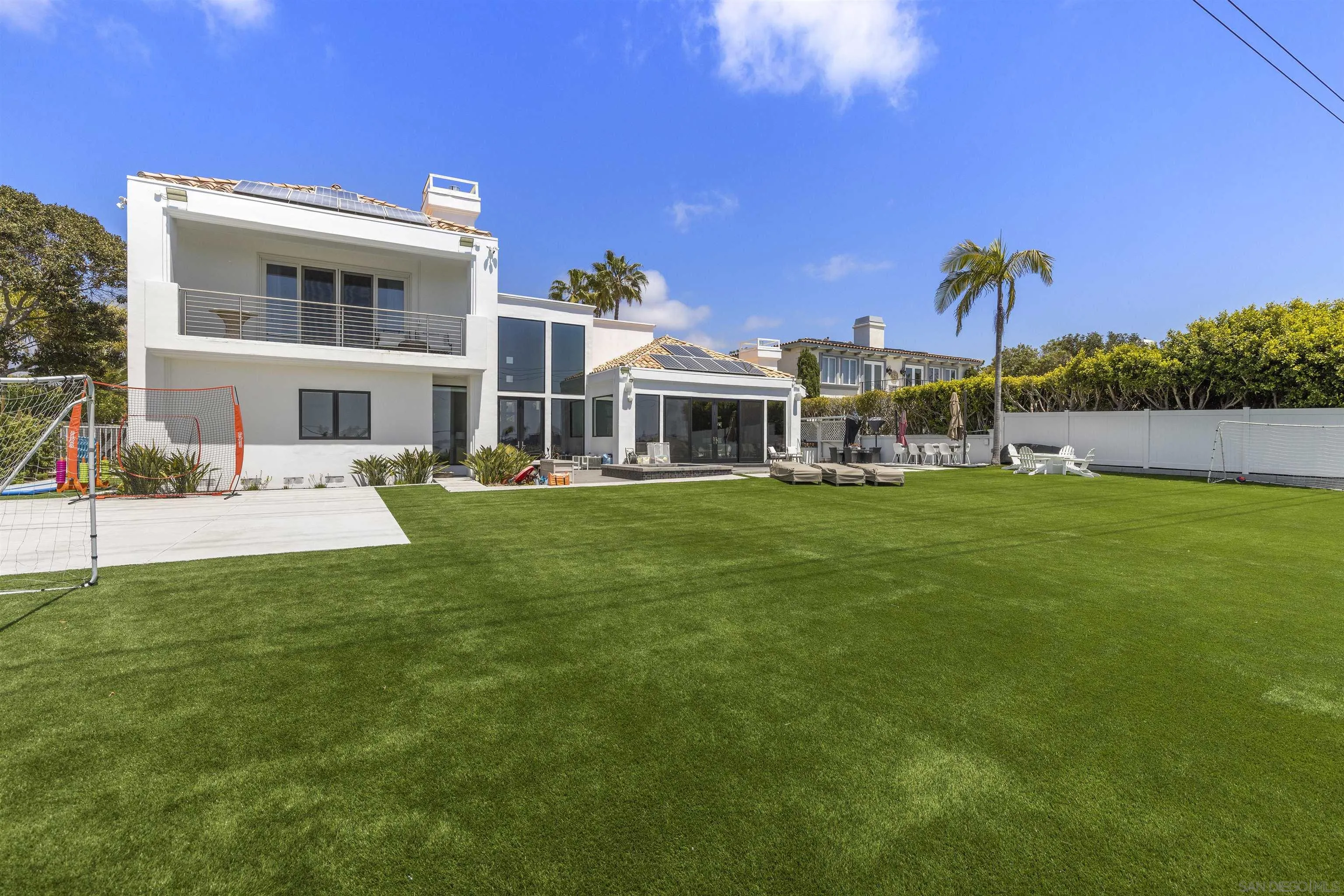 3325 Caminito Daniella