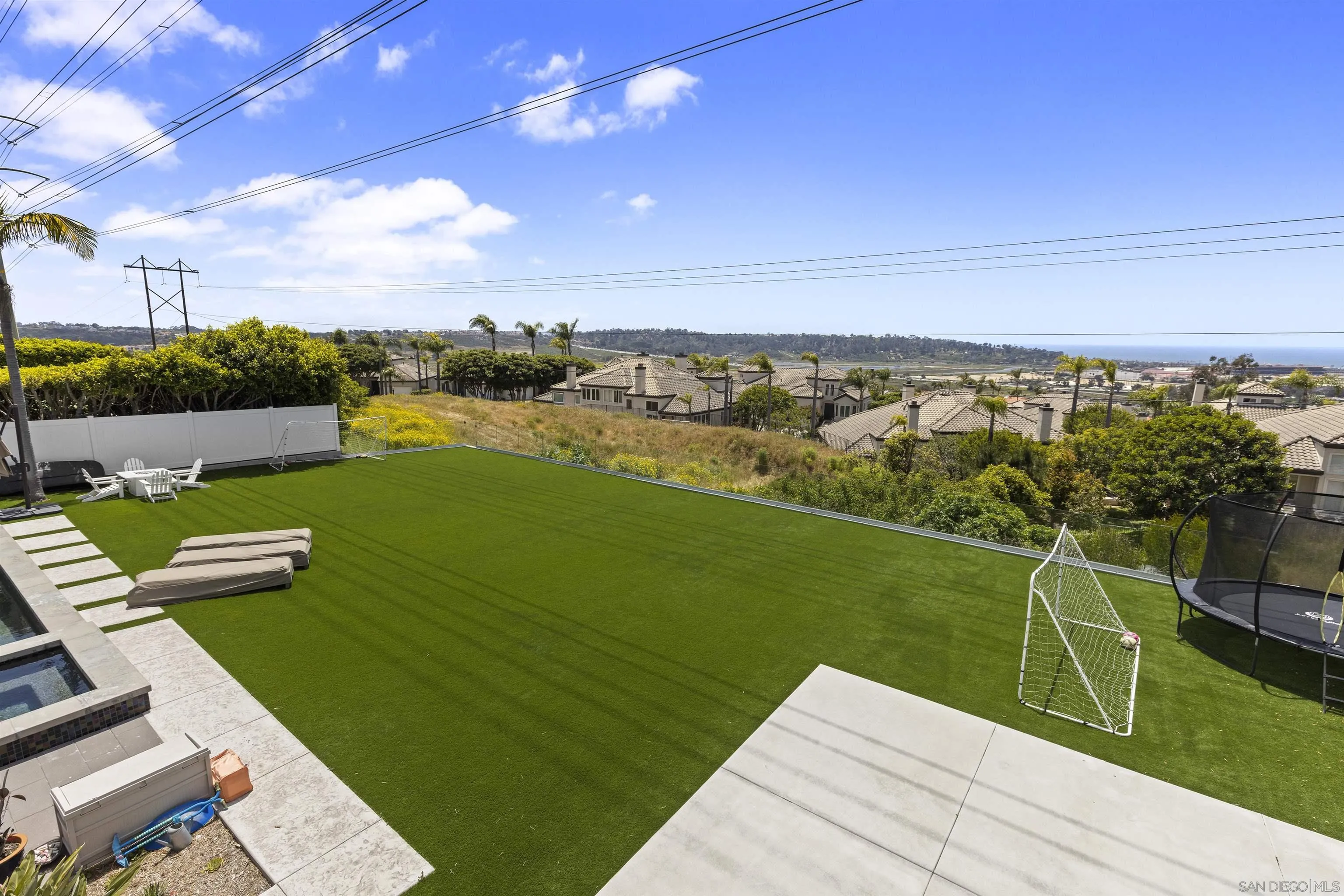 3325 Caminito Daniella