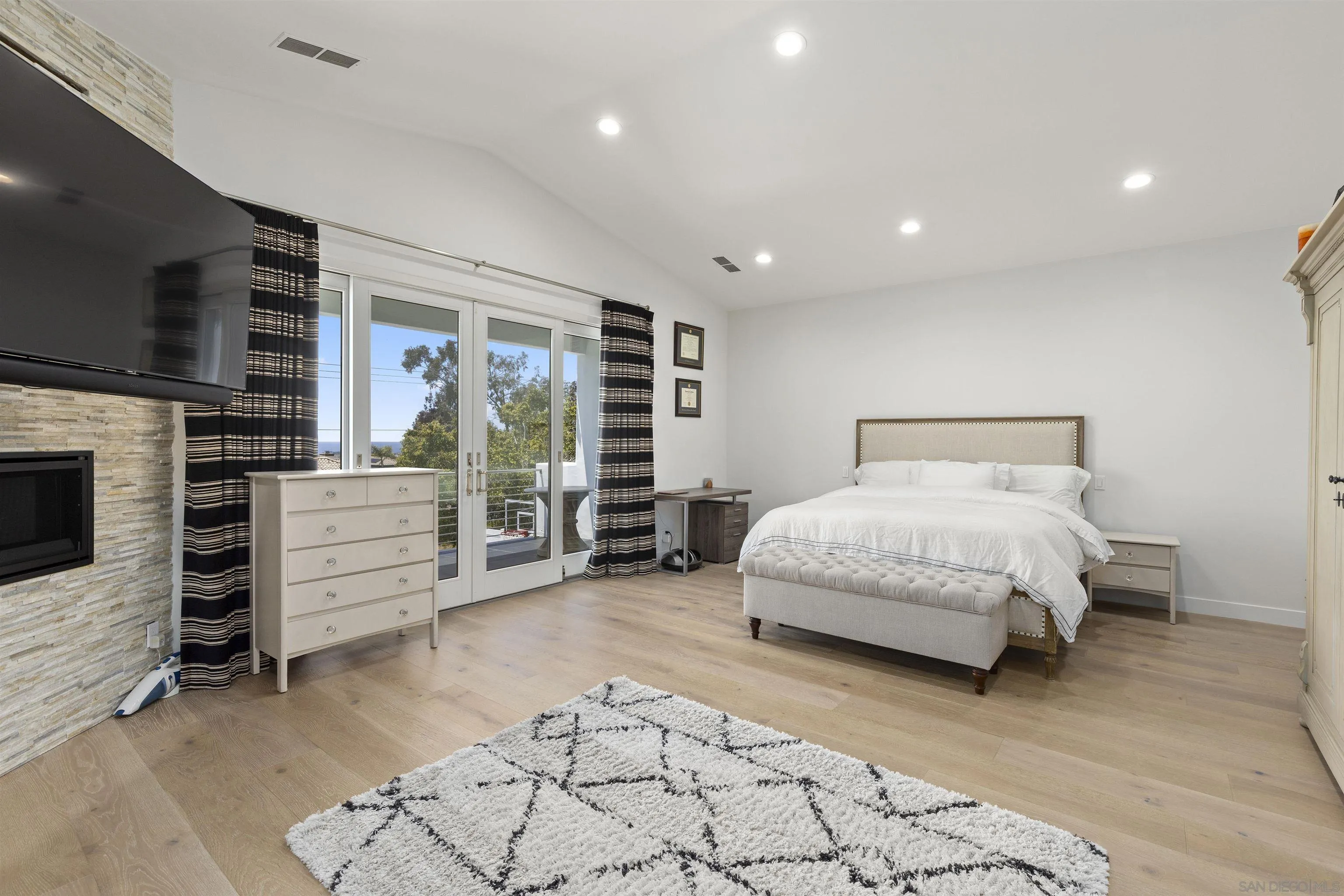 3325 Caminito Daniella