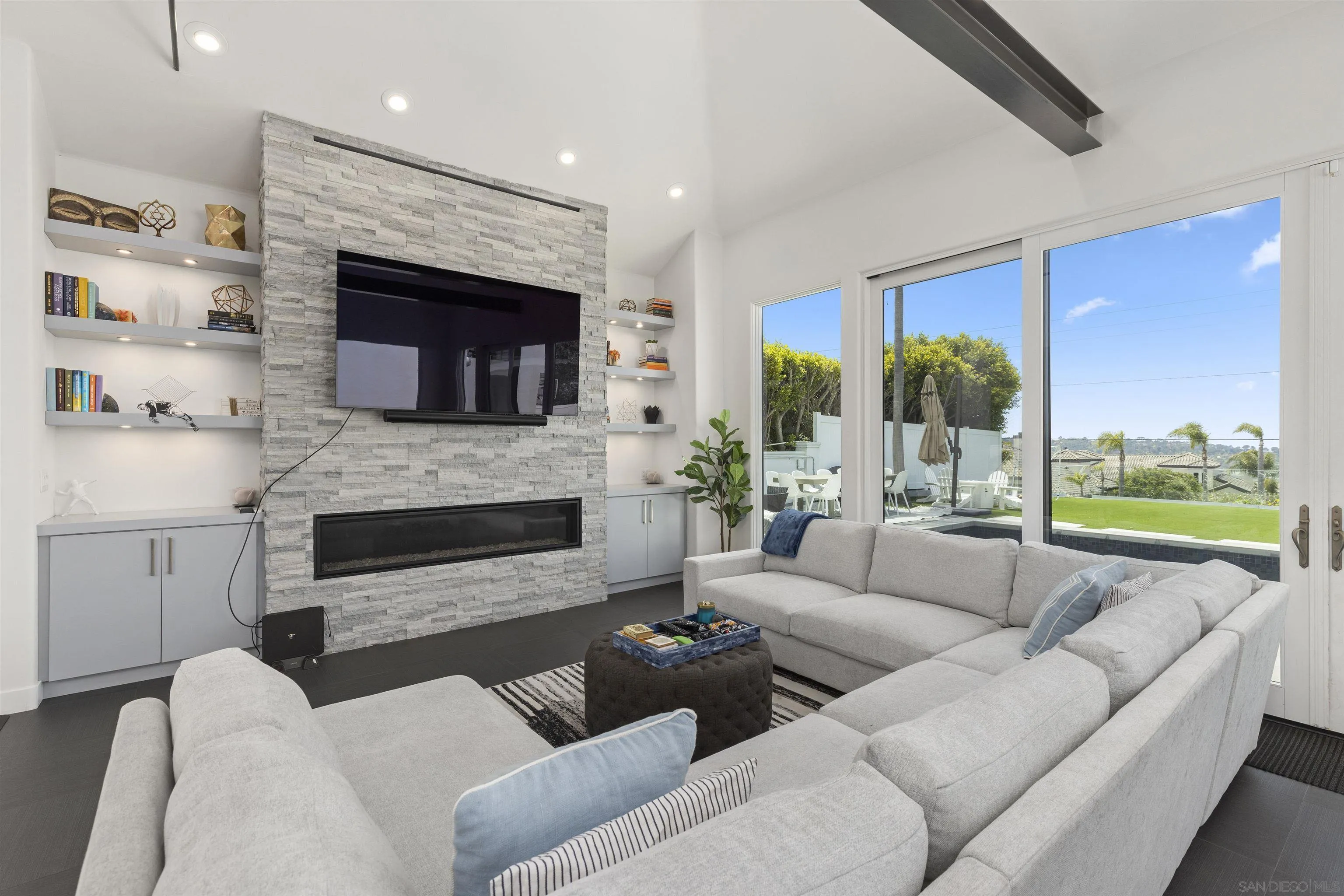 3325 Caminito Daniella