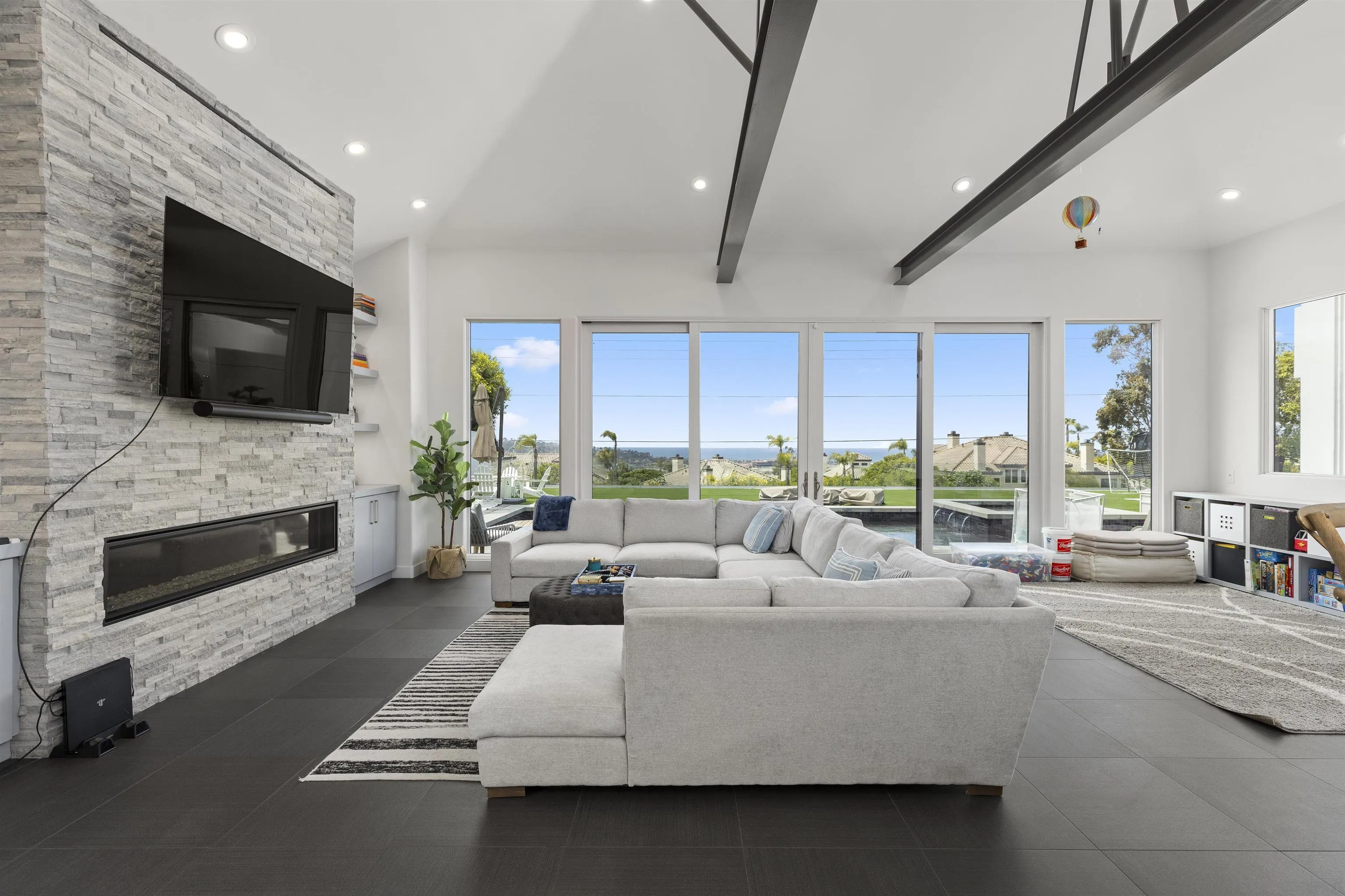 3325 Caminito Daniella