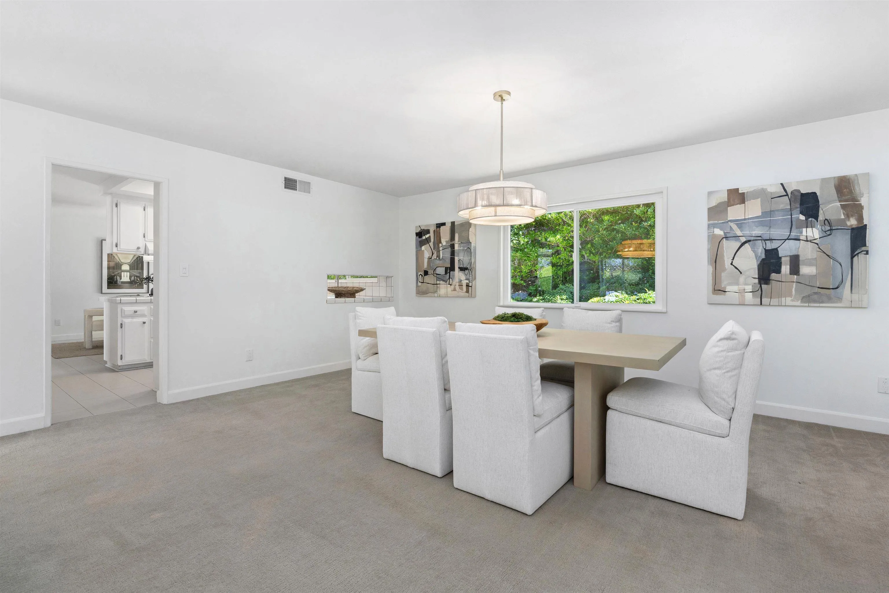 445 Avenida Primavera