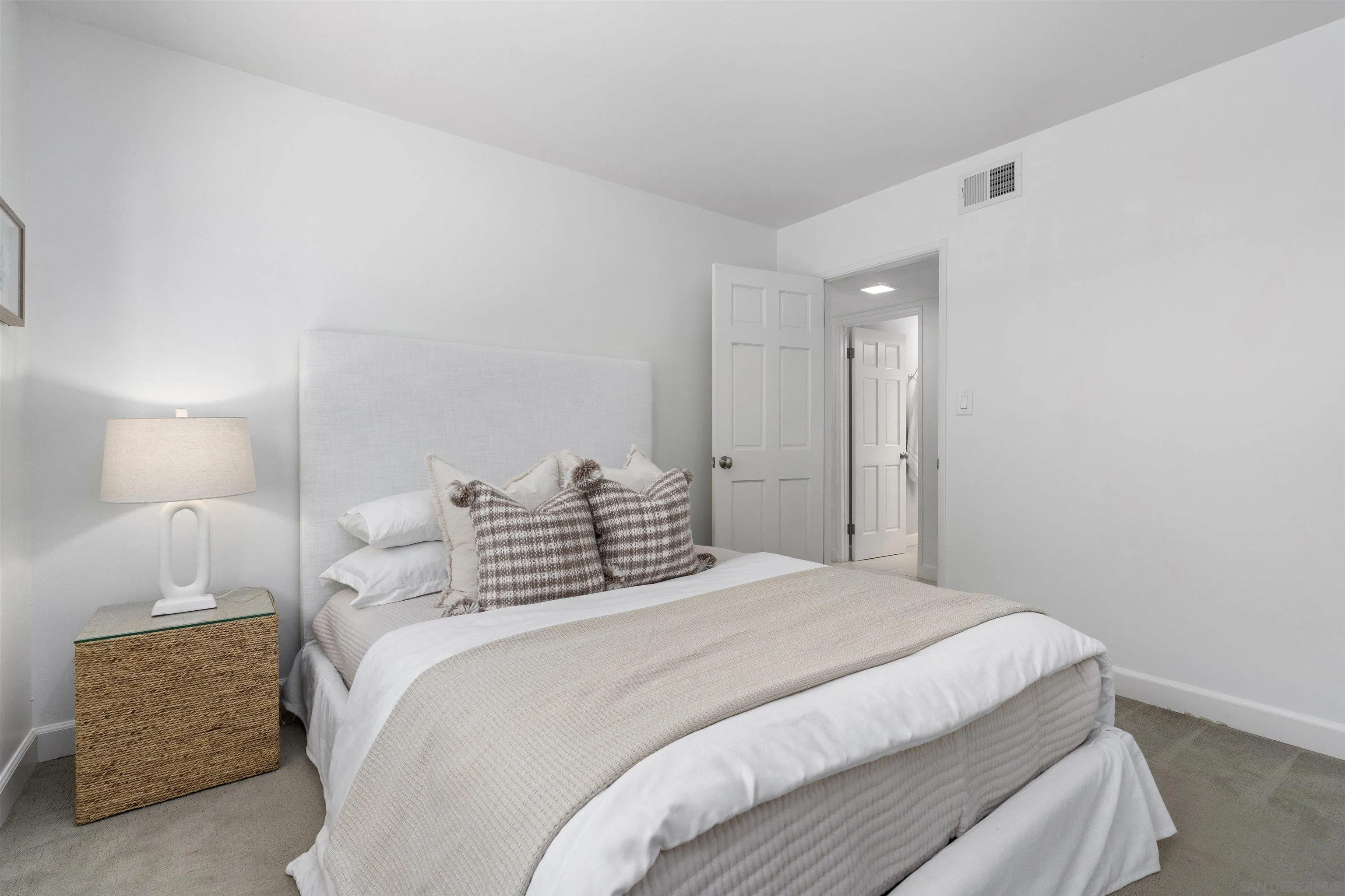 445 Avenida Primavera