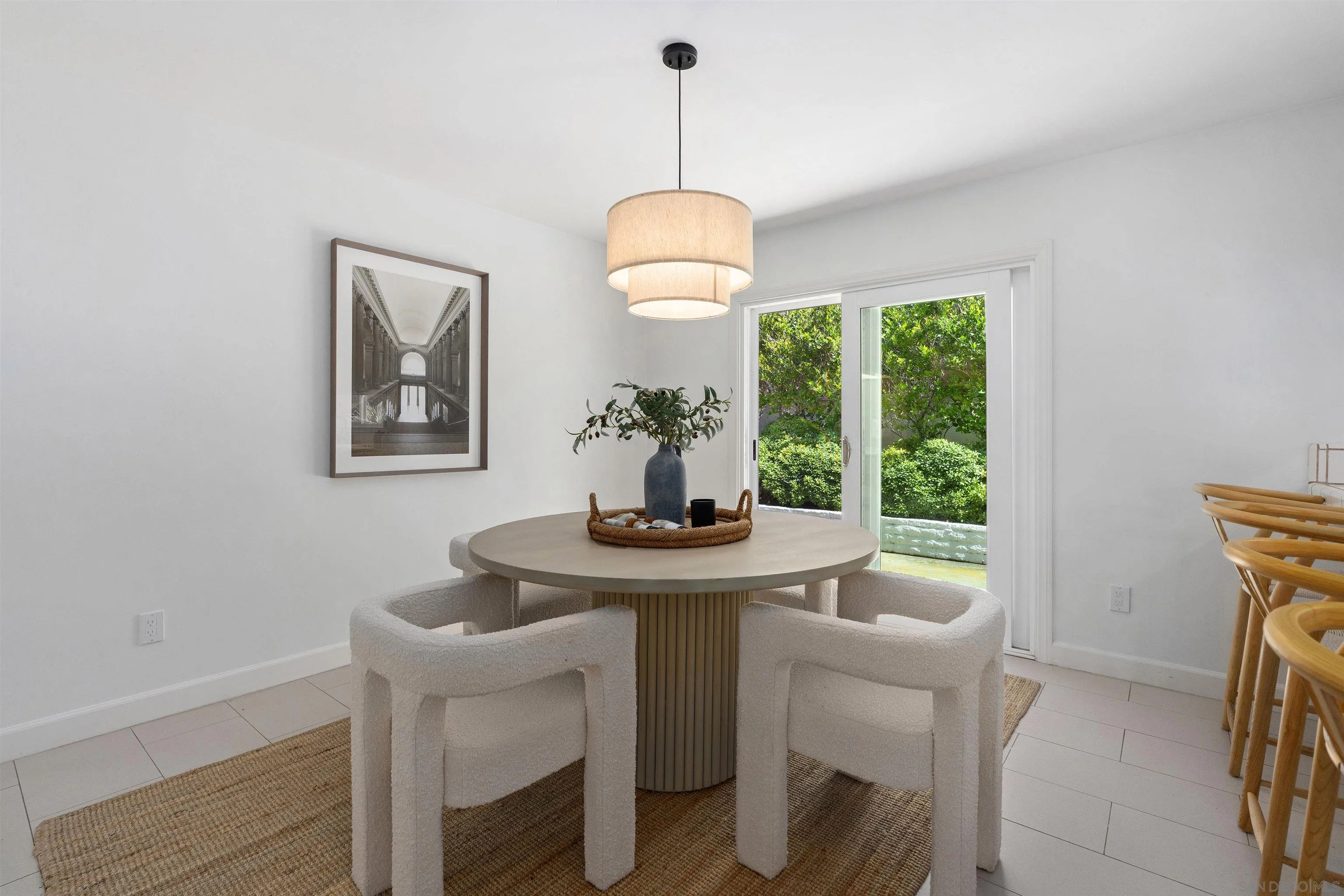 445 Avenida Primavera