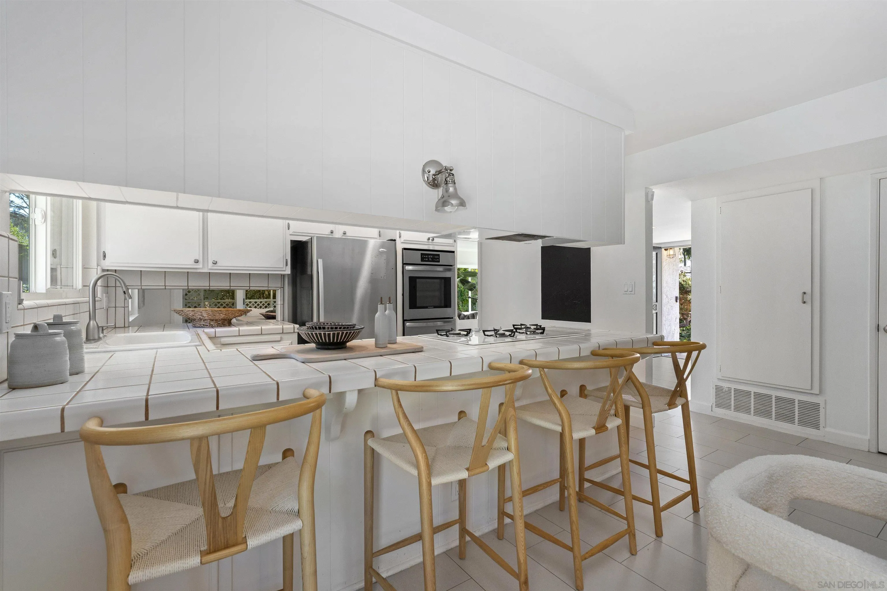 445 Avenida Primavera