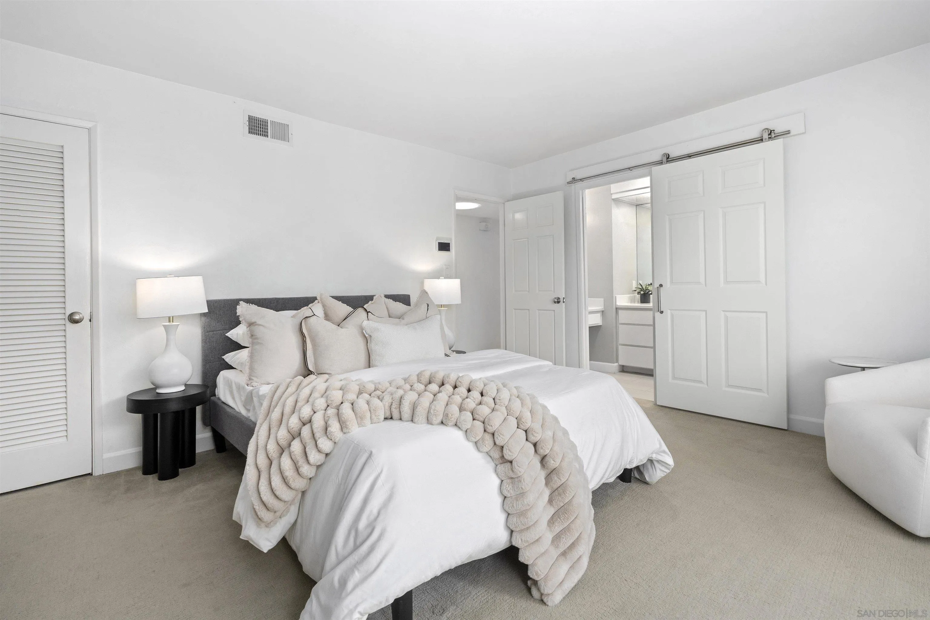 445 Avenida Primavera