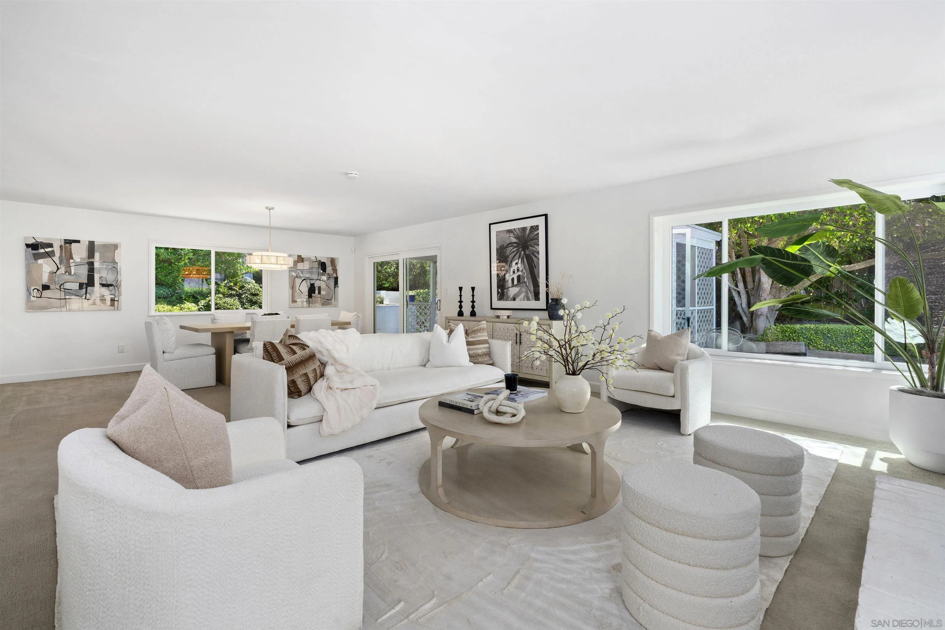 445 Avenida Primavera