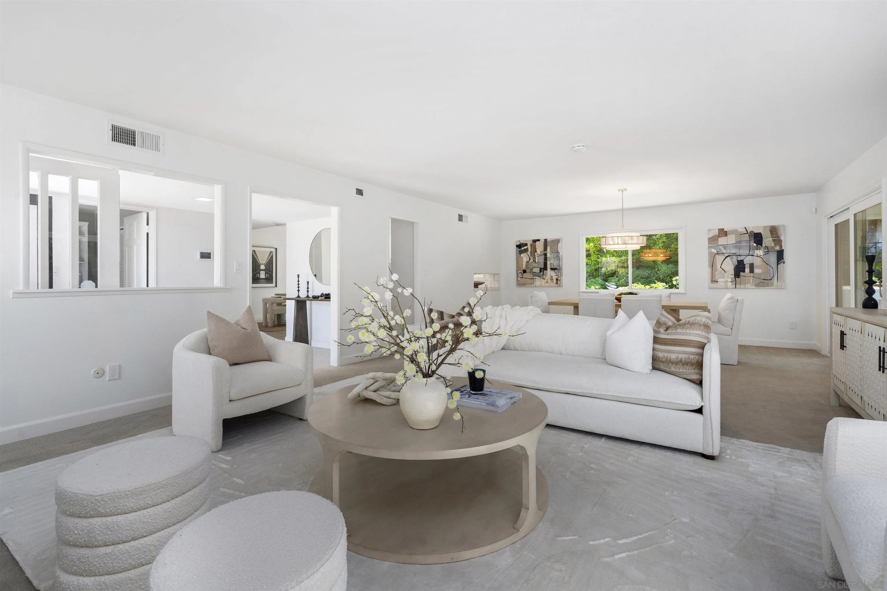 445 Avenida Primavera