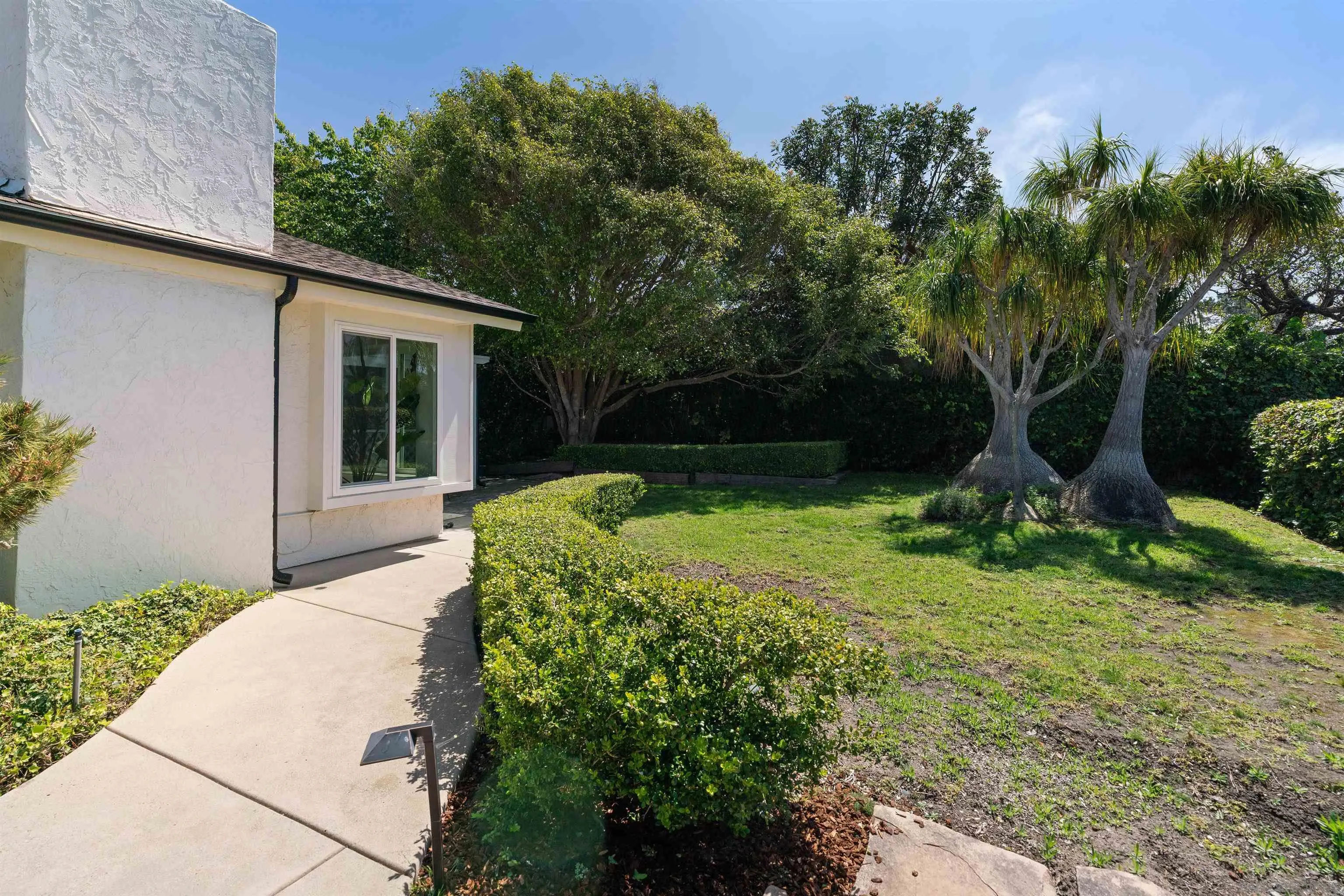 445 Avenida Primavera