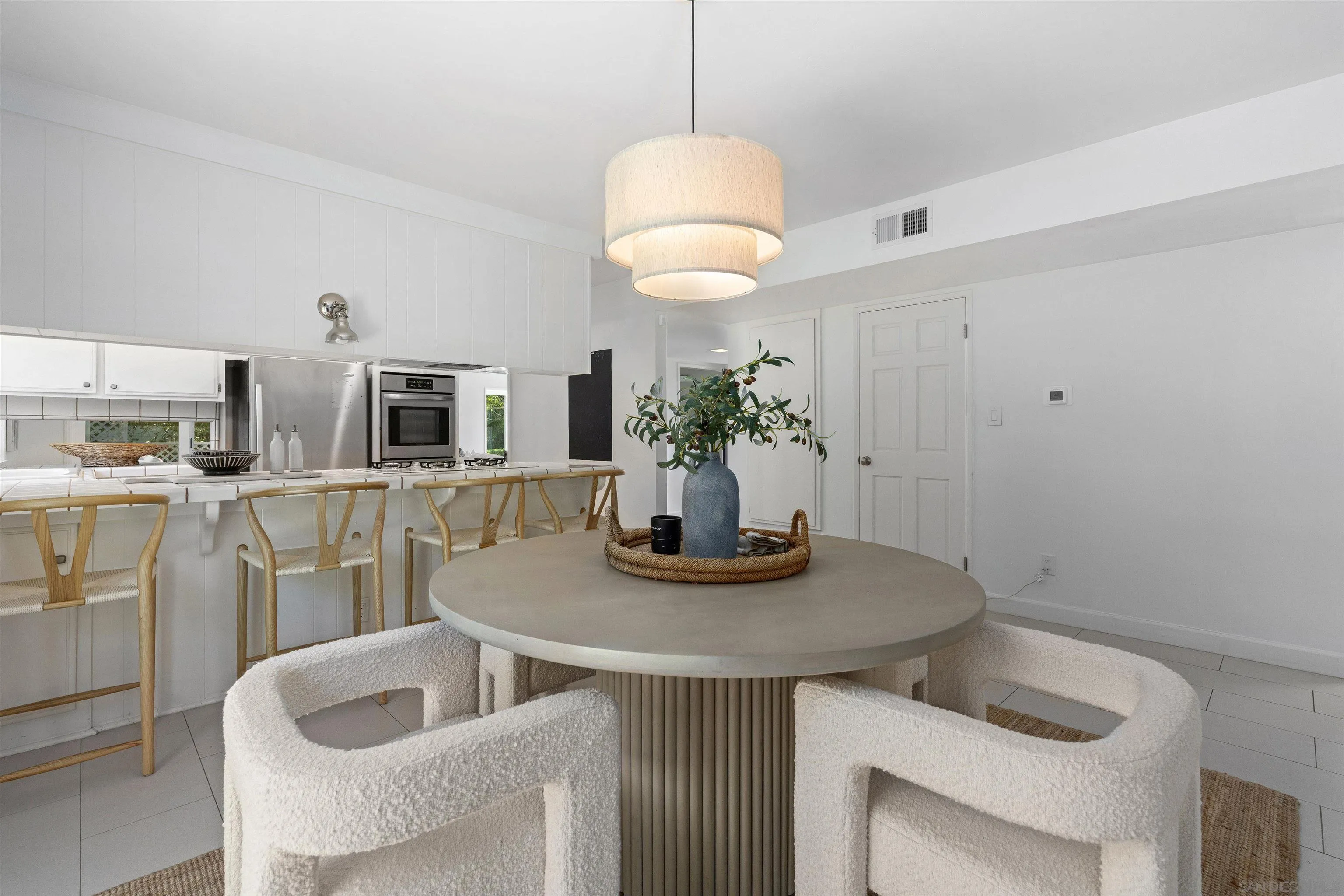 445 Avenida Primavera