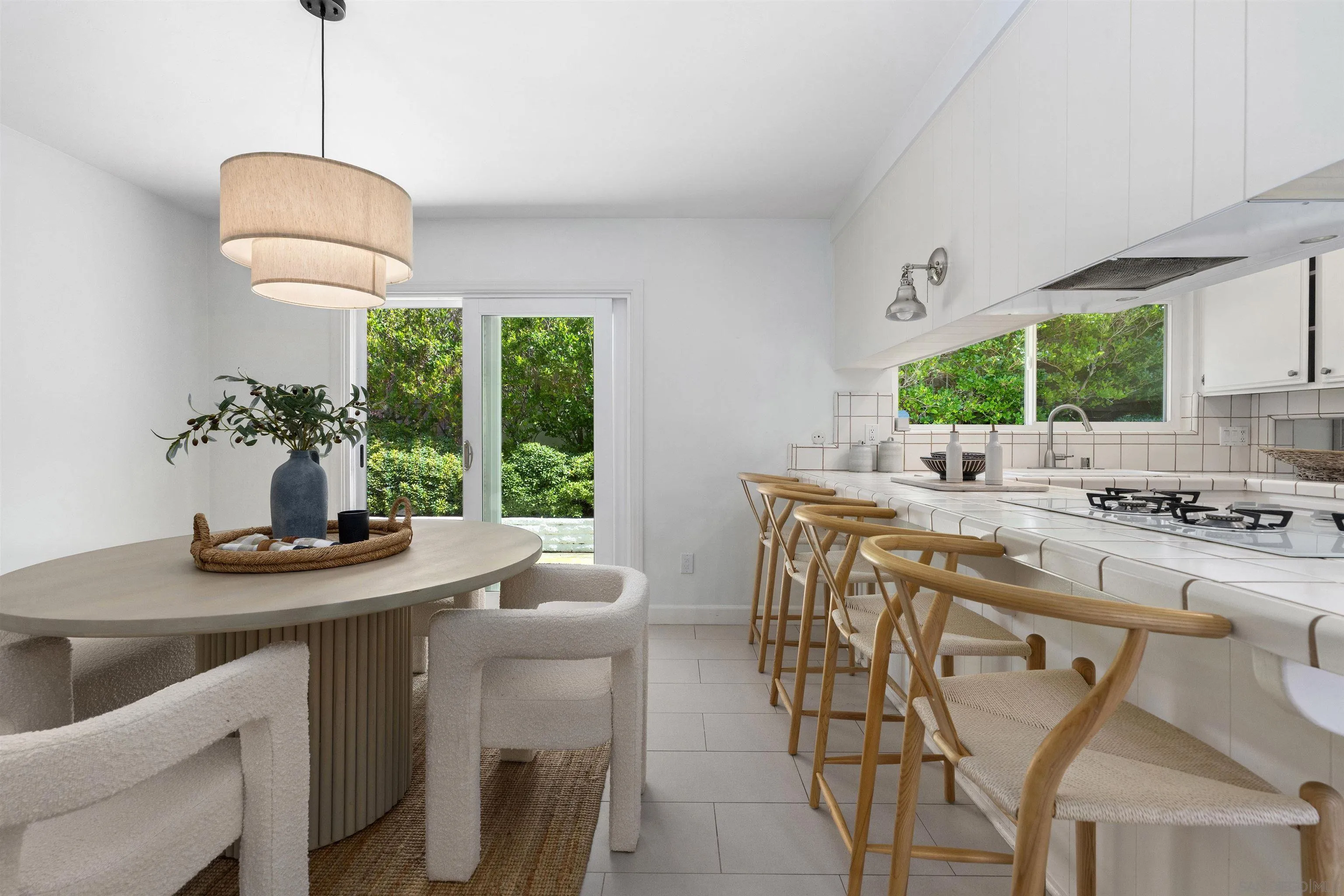 445 Avenida Primavera