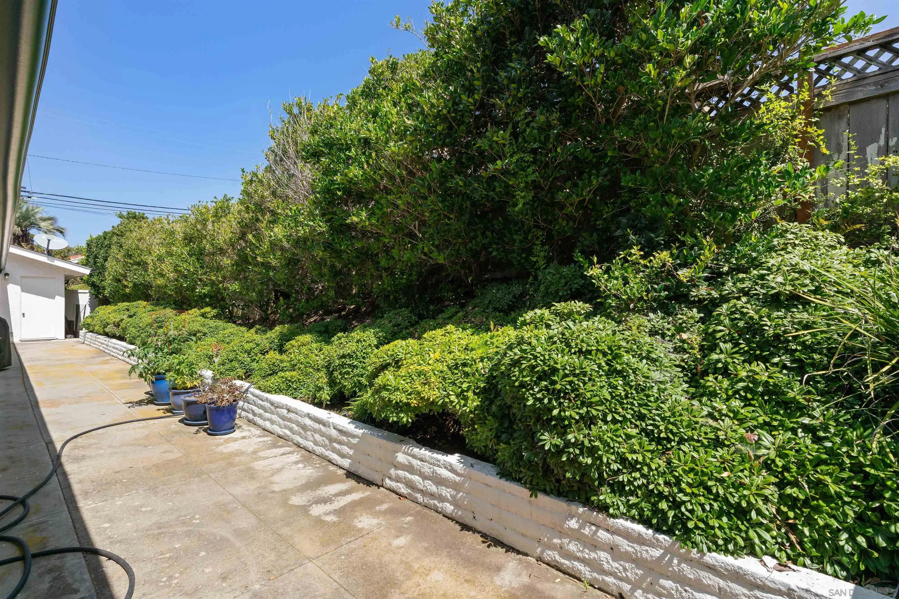 445 Avenida Primavera