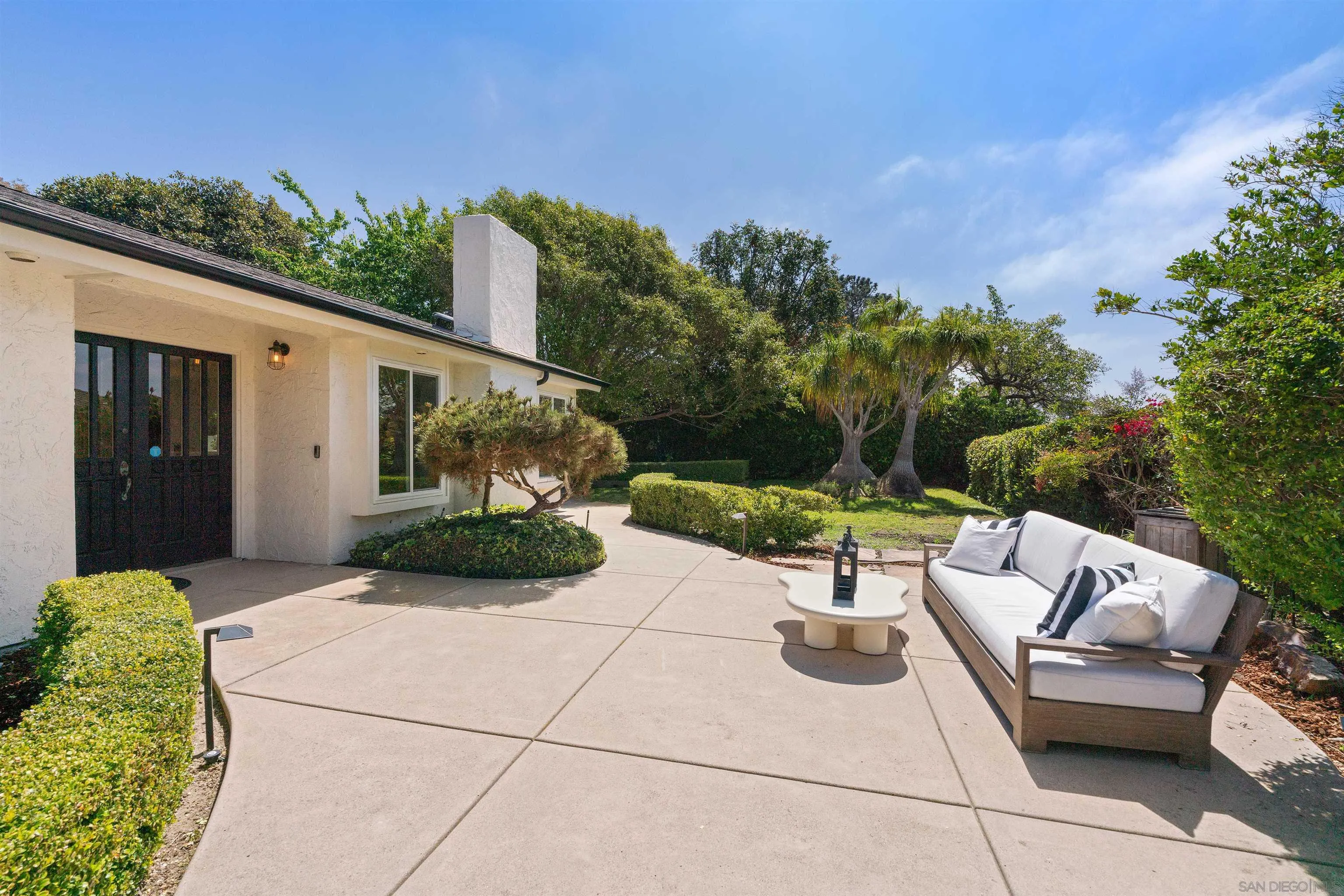 445 Avenida Primavera