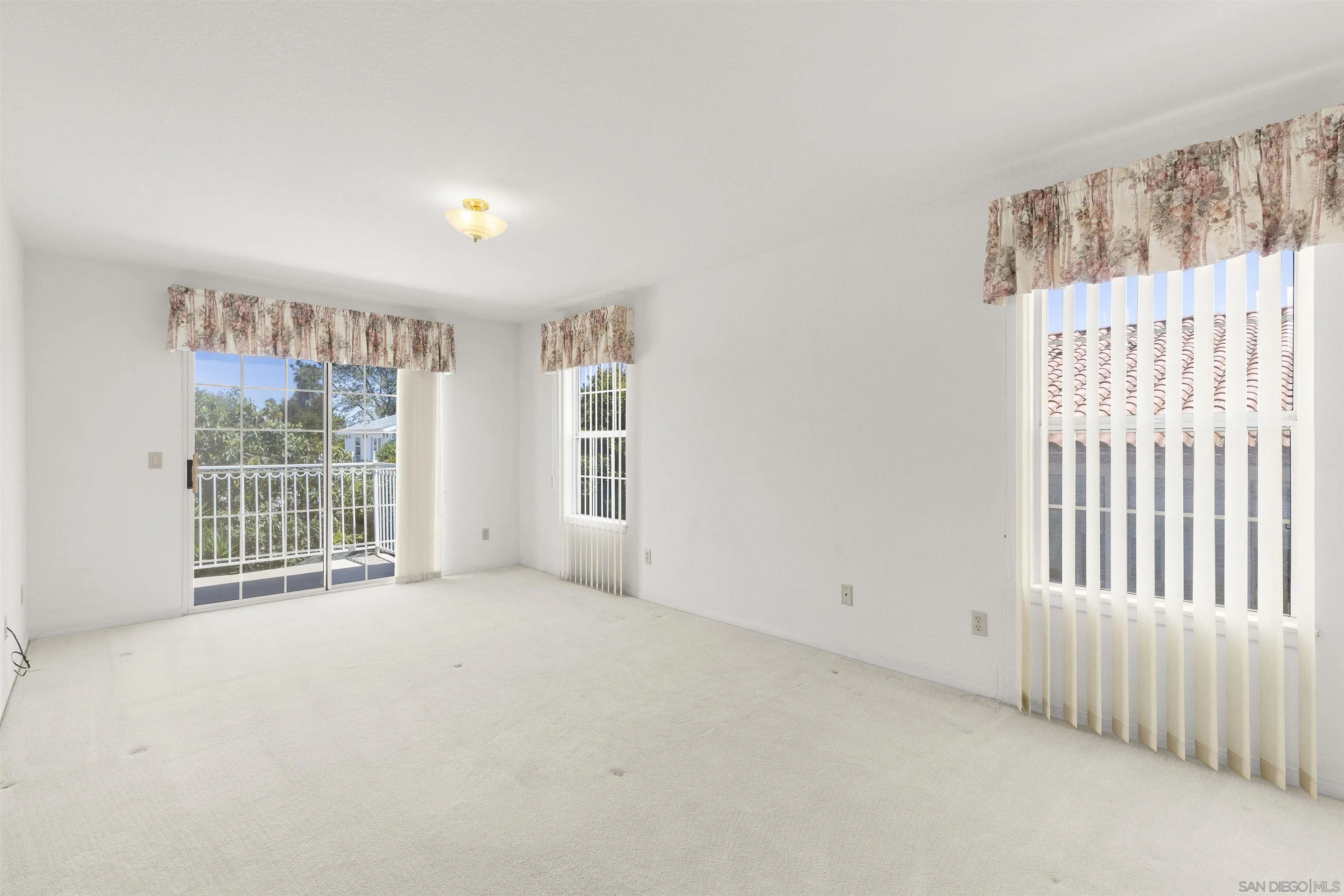 2446-2448 Sacada Cir