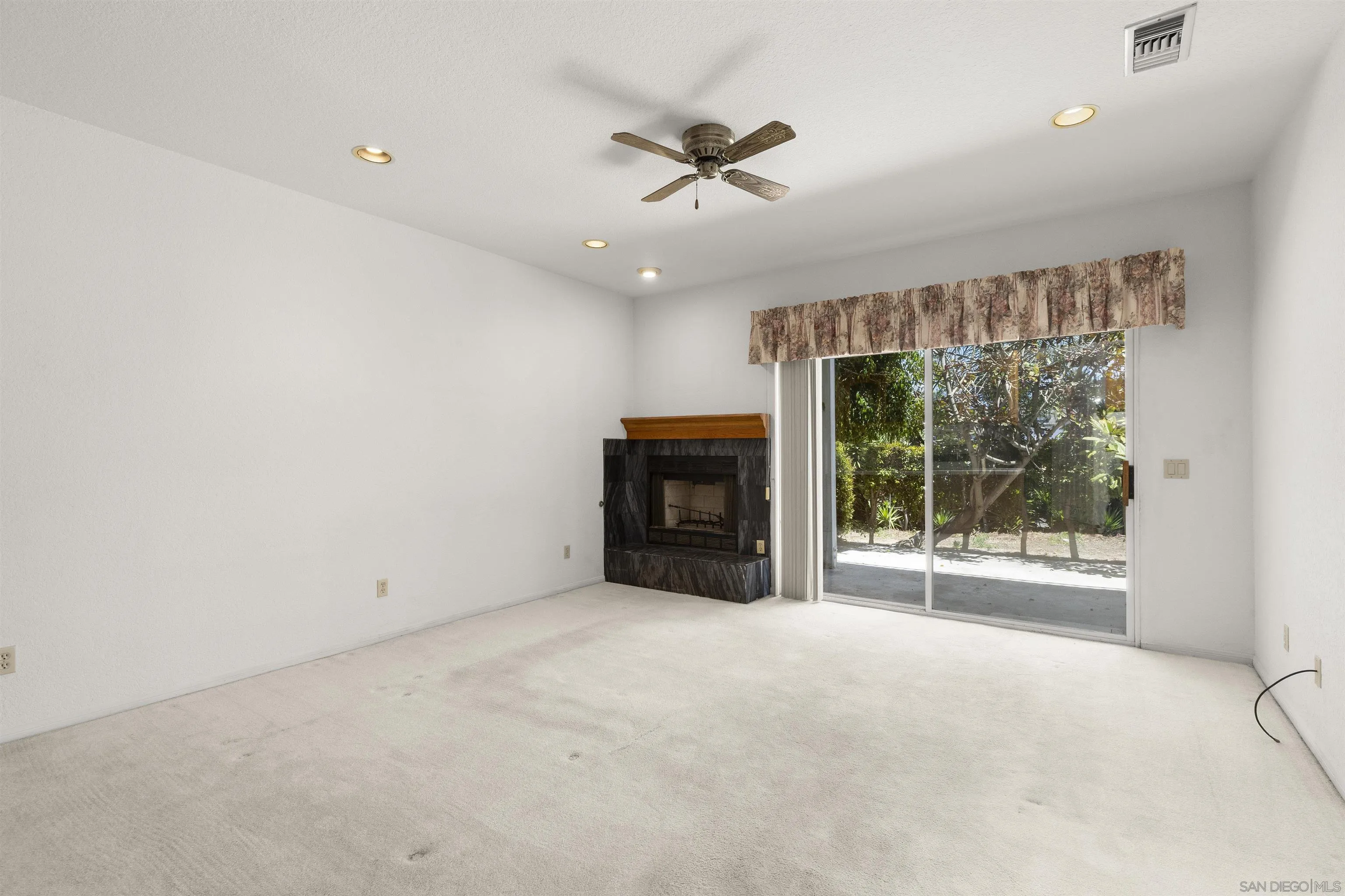 2446-2448 Sacada Cir