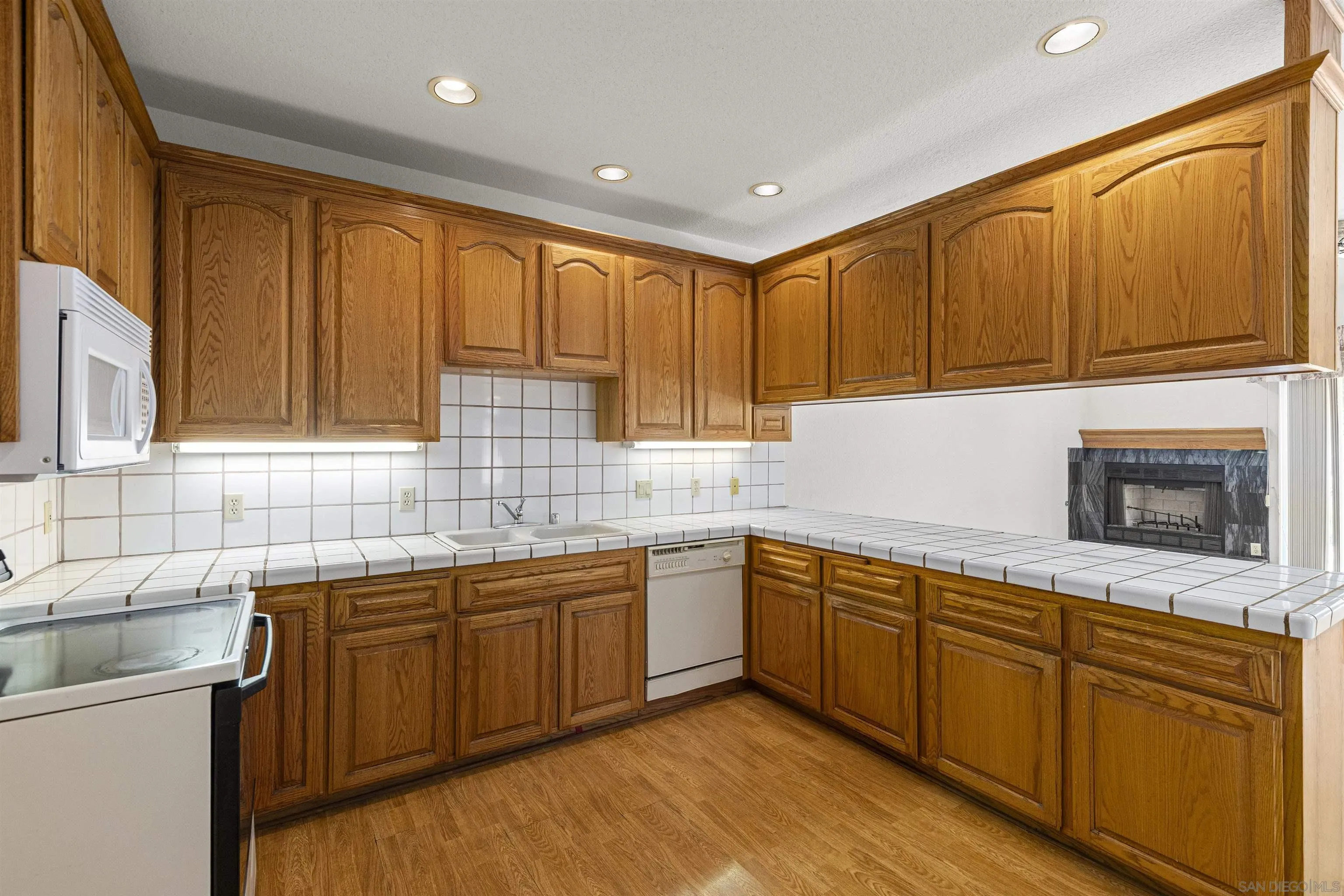 2446-2448 Sacada Cir