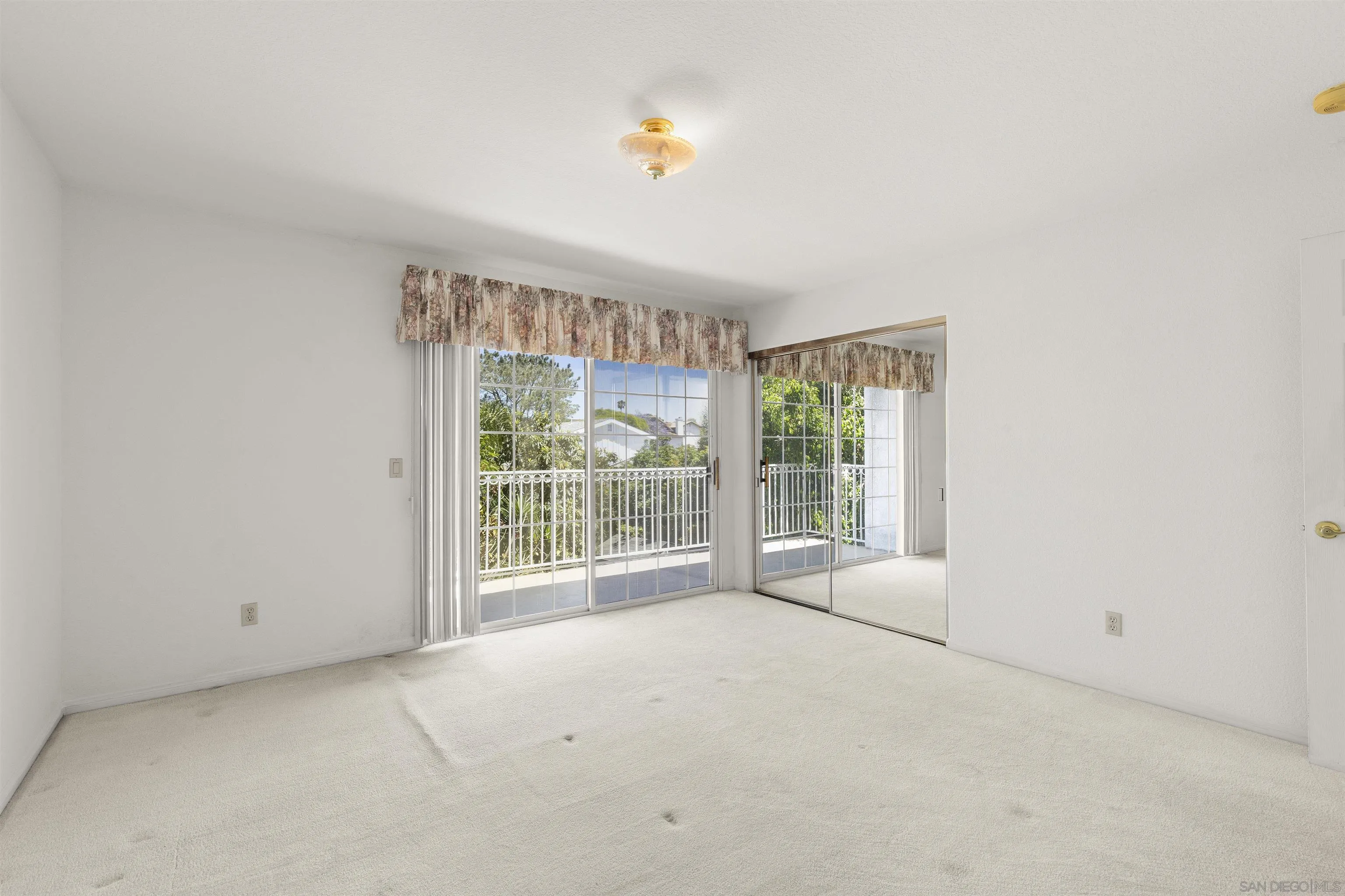 2446-2448 Sacada Cir