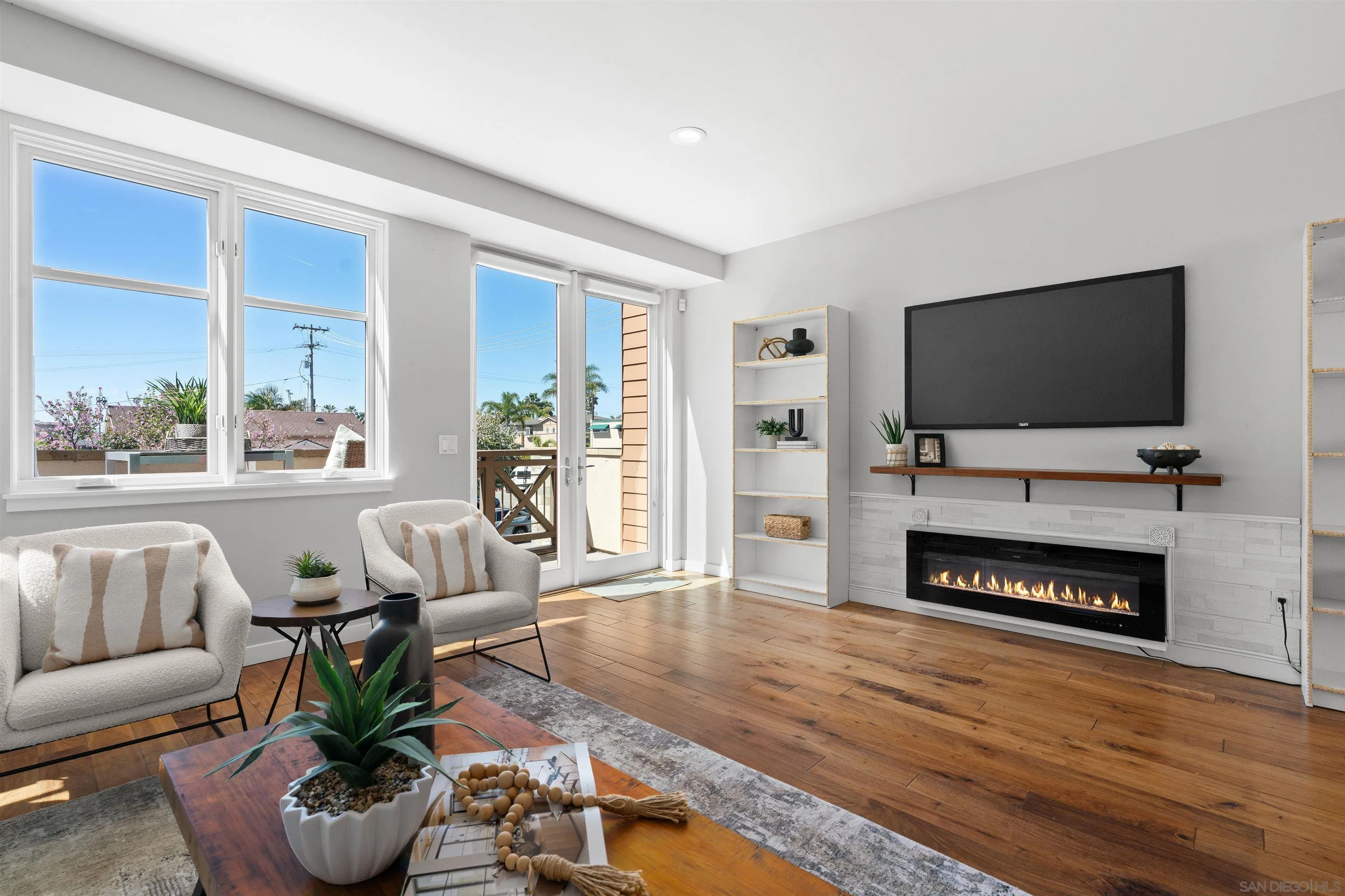215 2nd St Unit 101