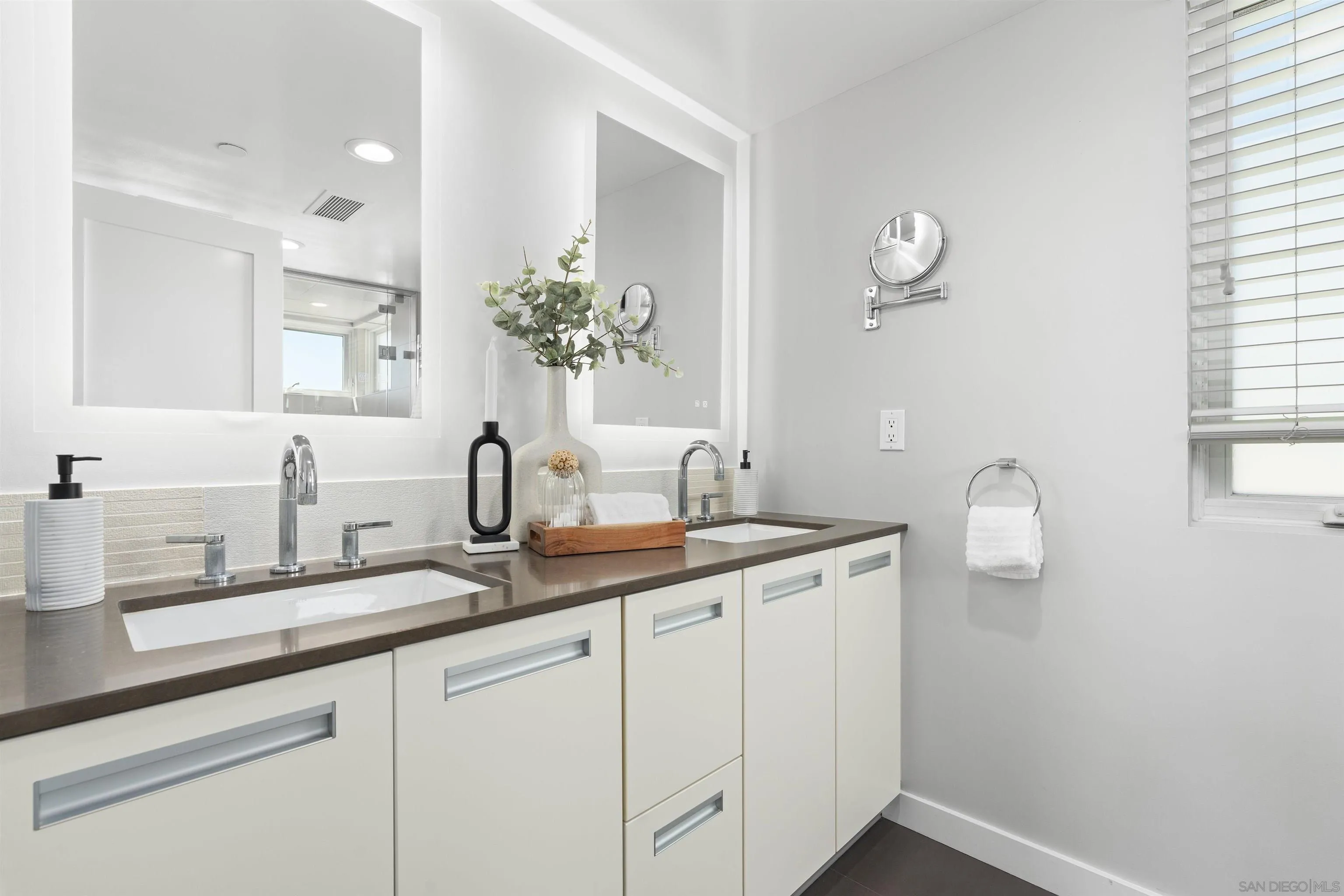 215 2nd St Unit 101