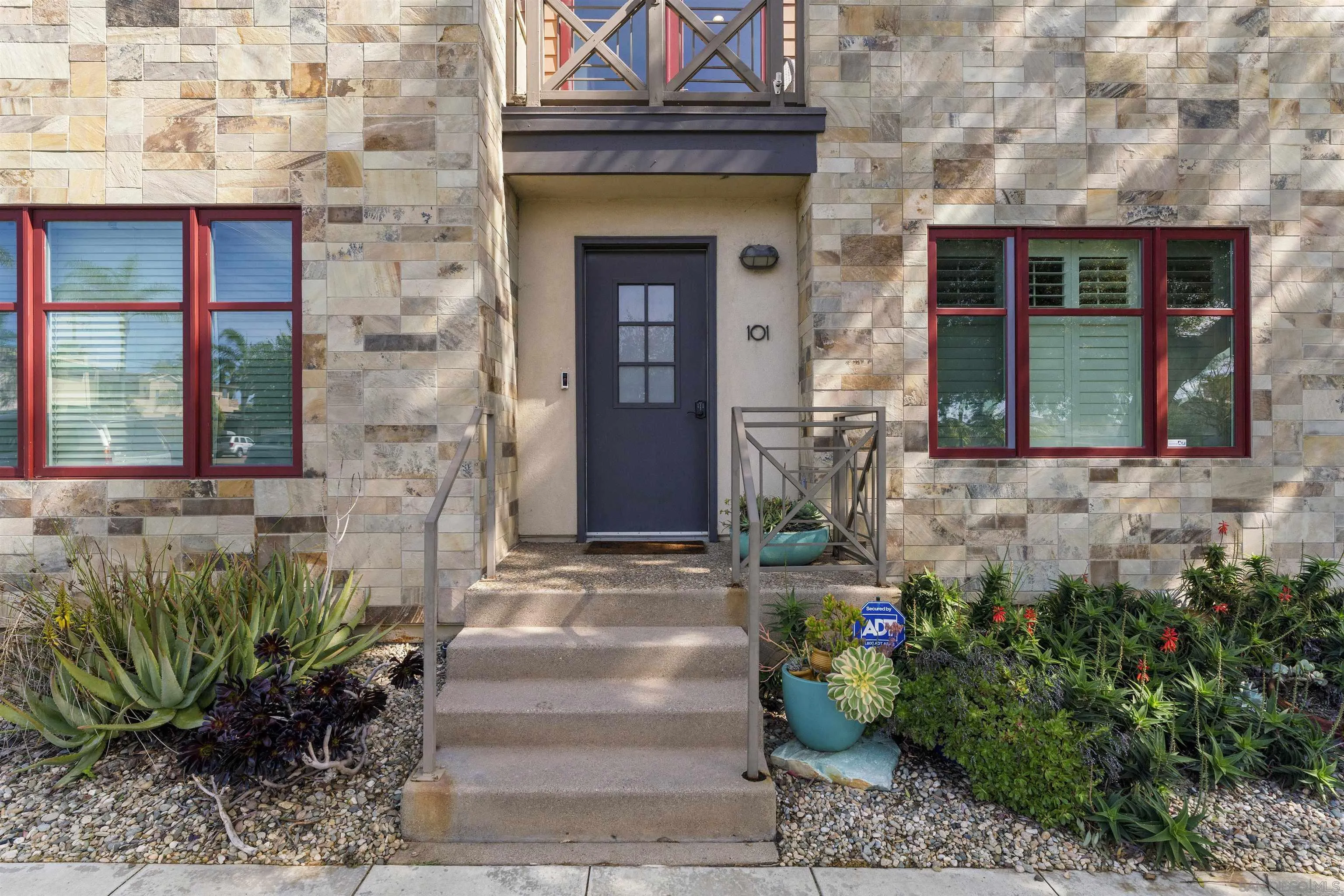 215 2nd St Unit 101